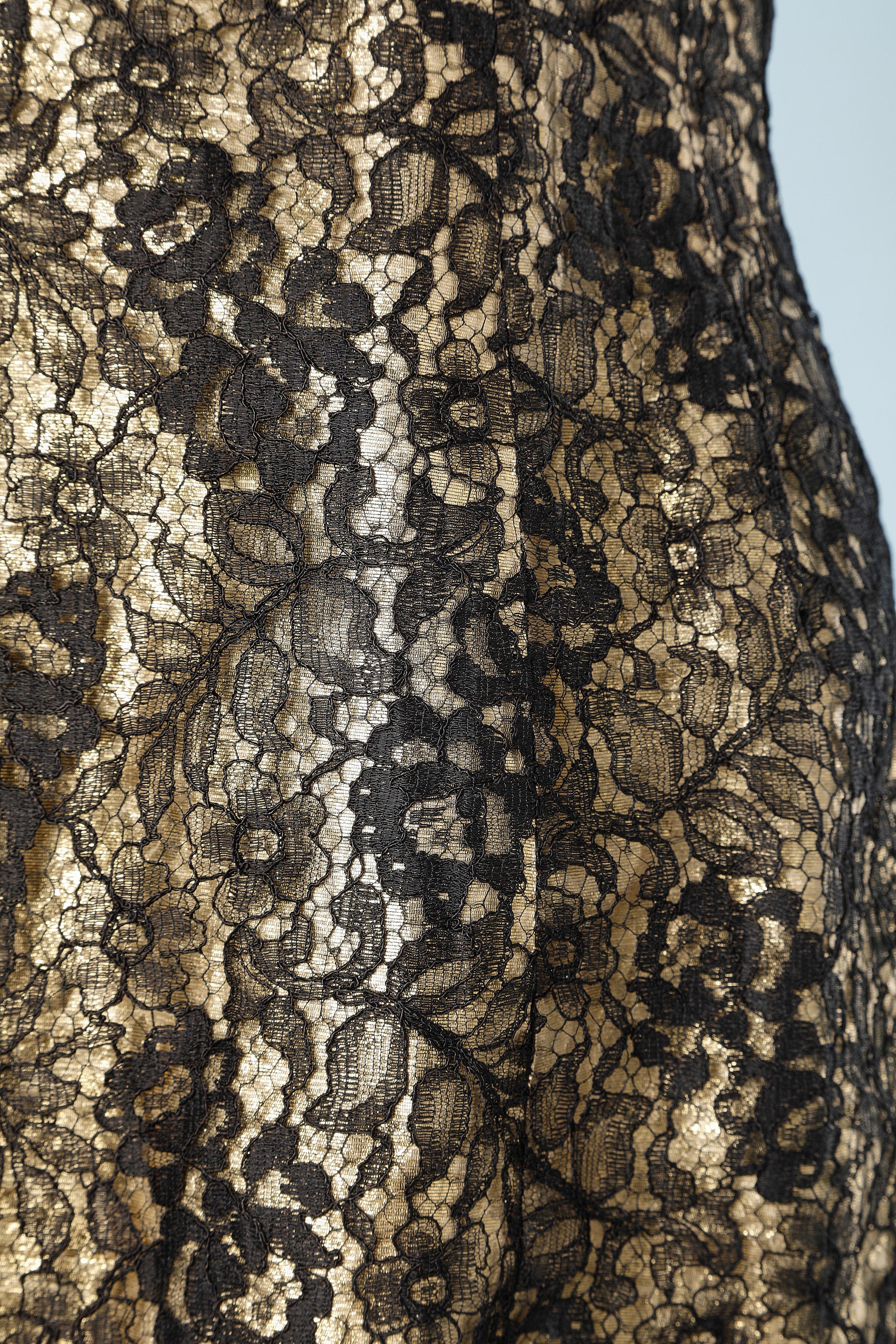 Noir Robe de cocktail en mousseline de soie noire et dentelle avec doublure en lurex doré, circa 2000 en vente