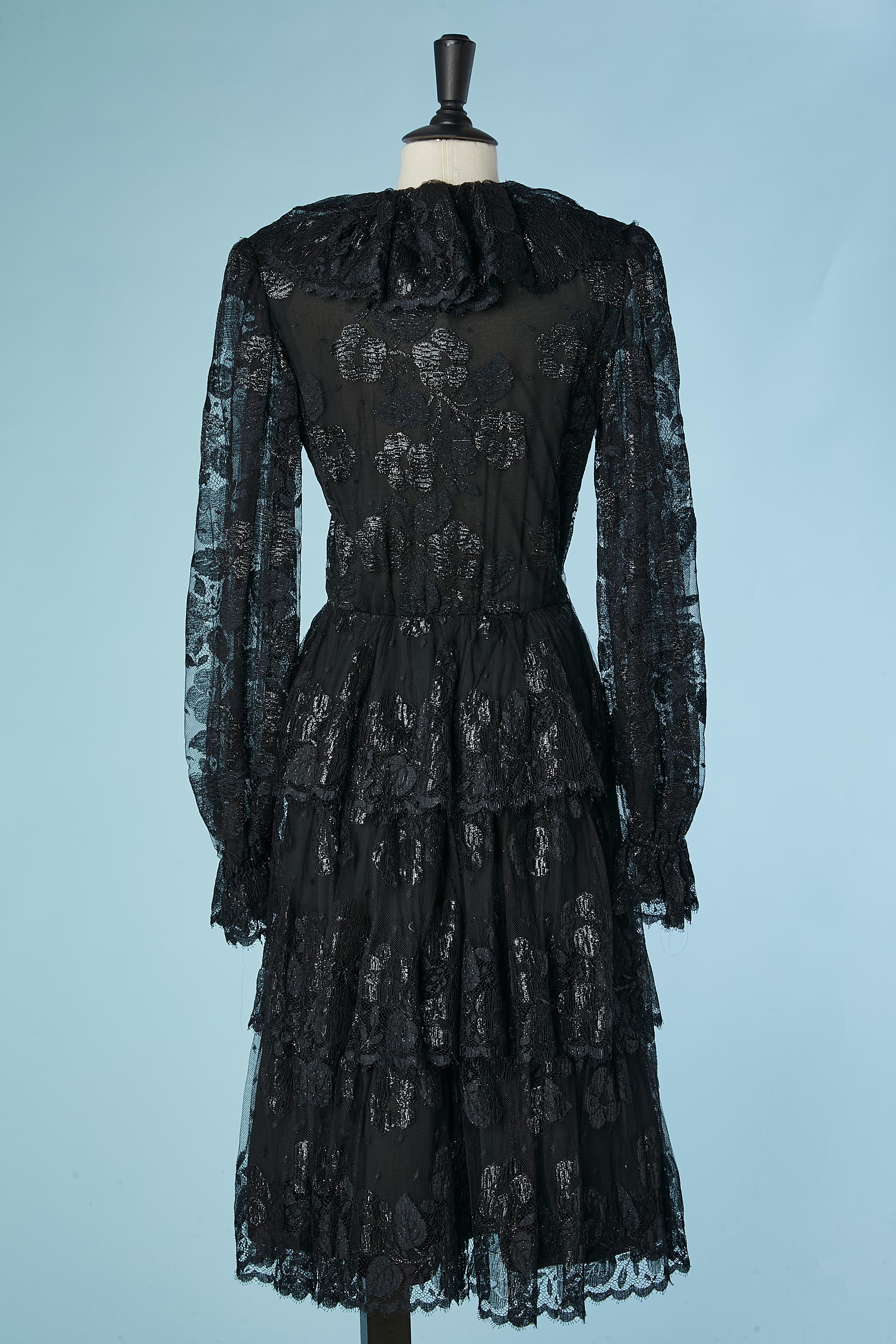 Cocktailkleid aus schwarzer Spitze und Lurex mit Rüschen von Jean-Louis Scherrer Damen im Angebot