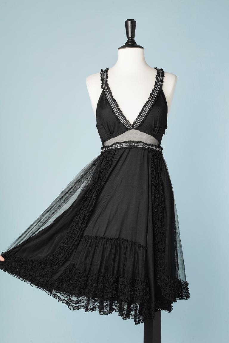 Cocktail dress in black tulle, trim and ruffle. Zip on the left side. Fabric composition:nylon
SIZE 40 (It) 36 (Fr) S 