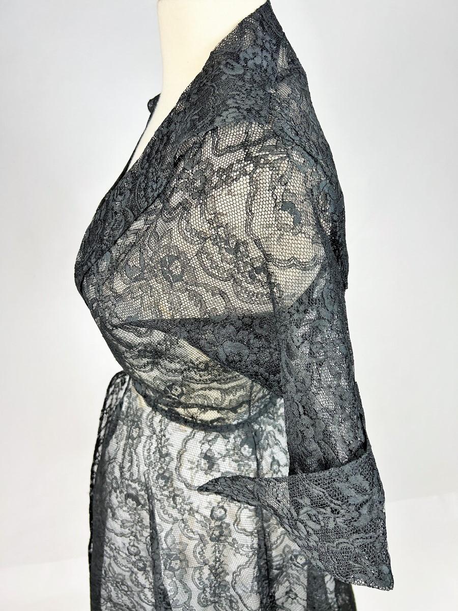 Cocktail dress in Calais lace by Germaine Lecomte Haute Couture Paris Circa 1950 For Sale 6