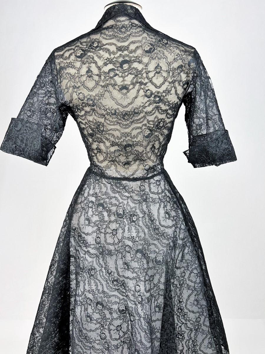 Cocktail dress in Calais lace by Germaine Lecomte Haute Couture Paris Circa 1950 For Sale 7