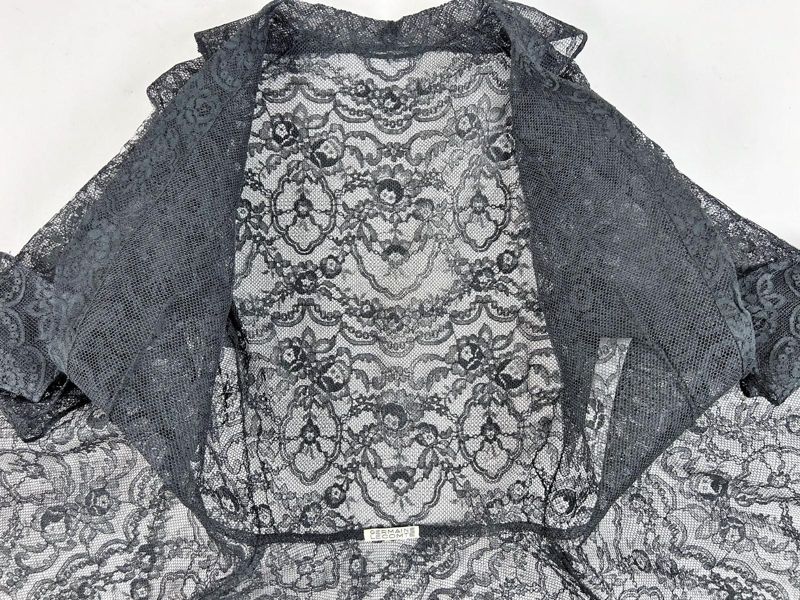 Cocktail dress in Calais lace by Germaine Lecomte Haute Couture Paris Circa 1950 For Sale 10