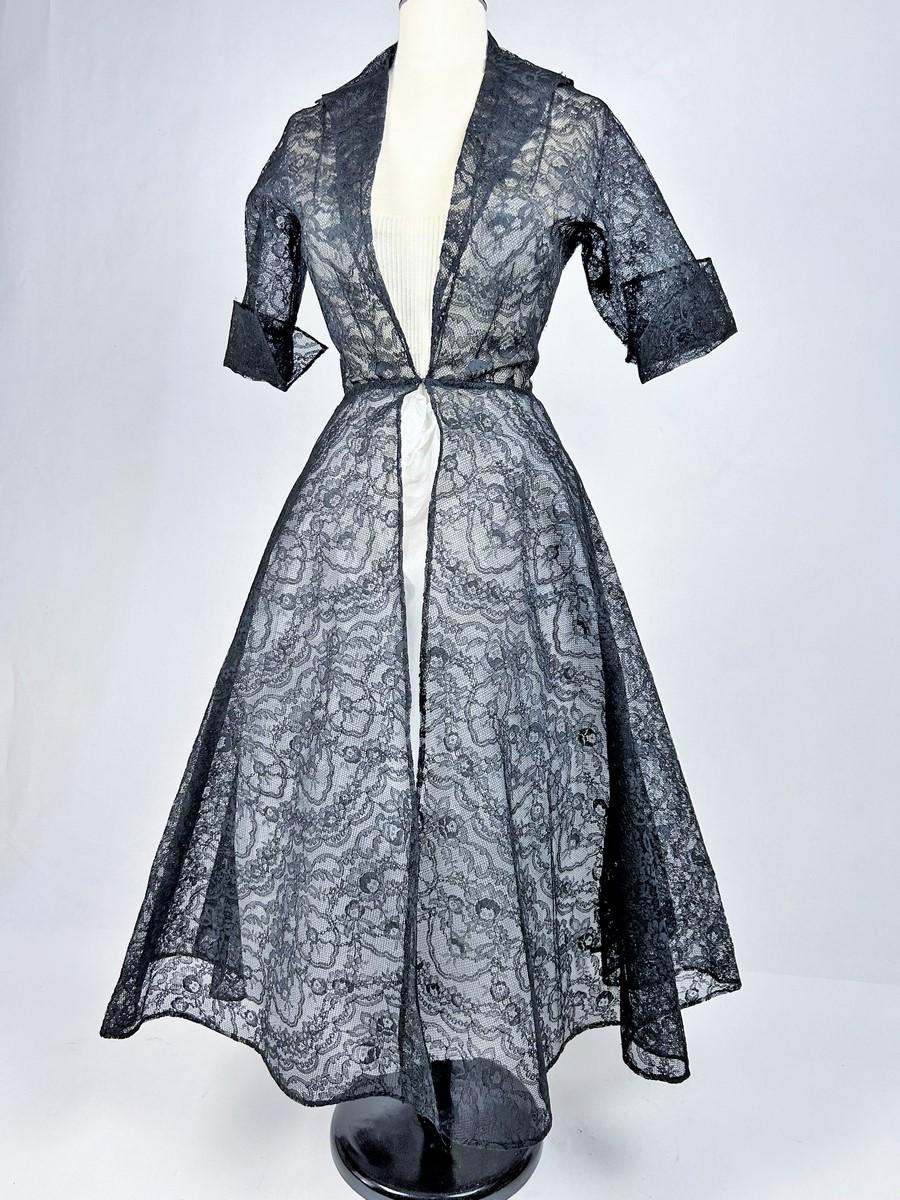 Gray Cocktail dress in Calais lace by Germaine Lecomte Haute Couture Paris Circa 1950 For Sale