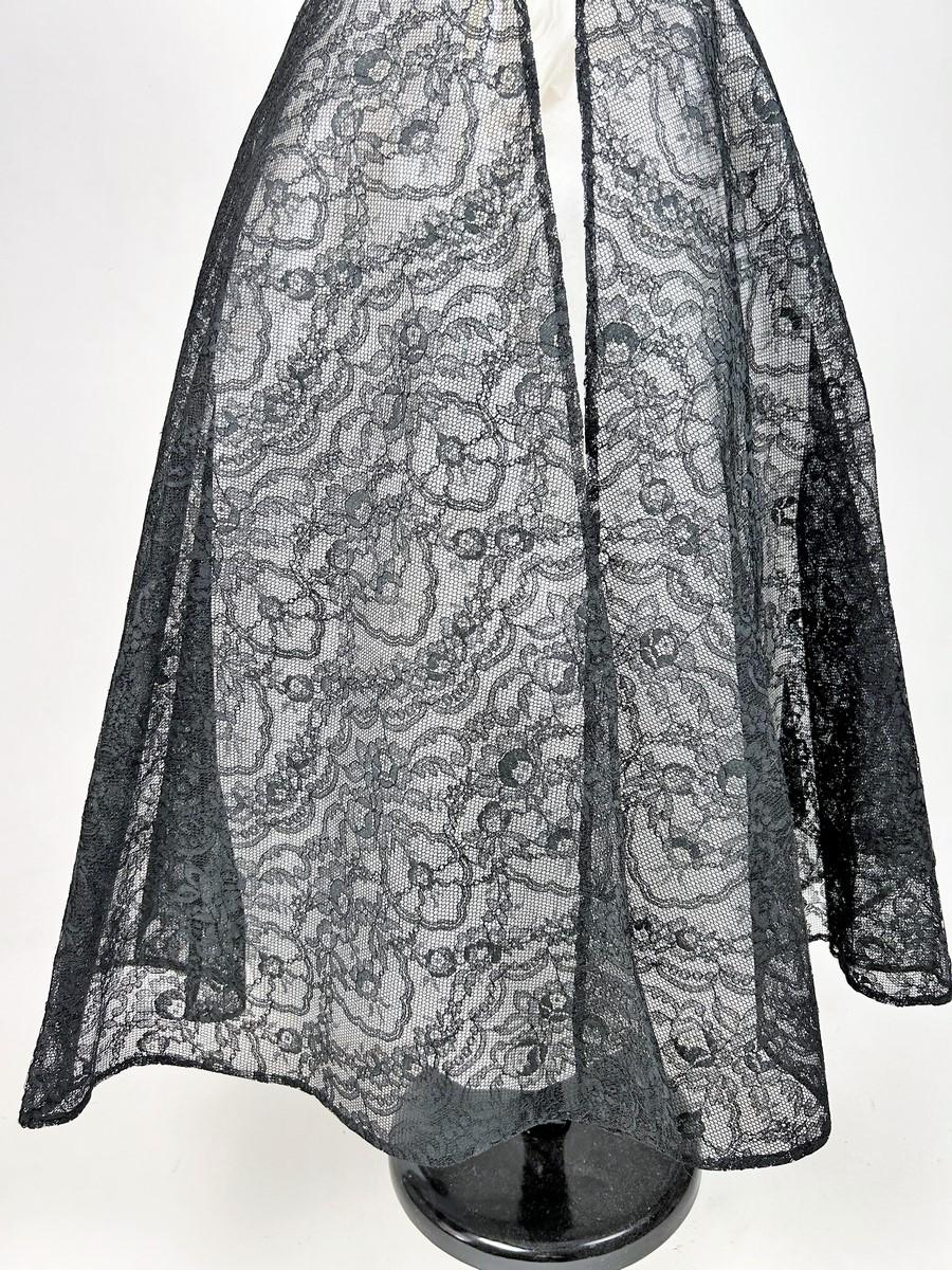 Women's Cocktail dress in Calais lace by Germaine Lecomte Haute Couture Paris Circa 1950 For Sale
