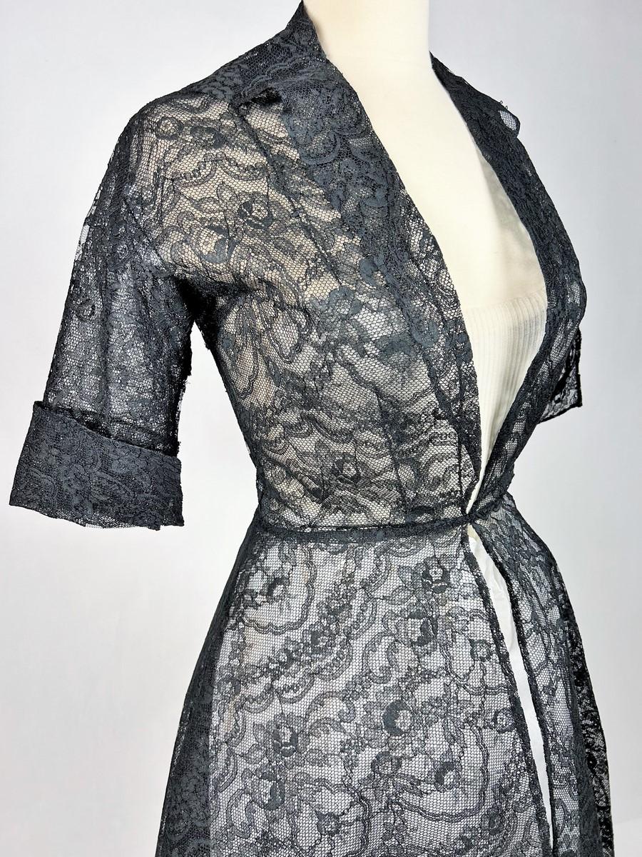 Cocktail dress in Calais lace by Germaine Lecomte Haute Couture Paris Circa 1950 For Sale 3