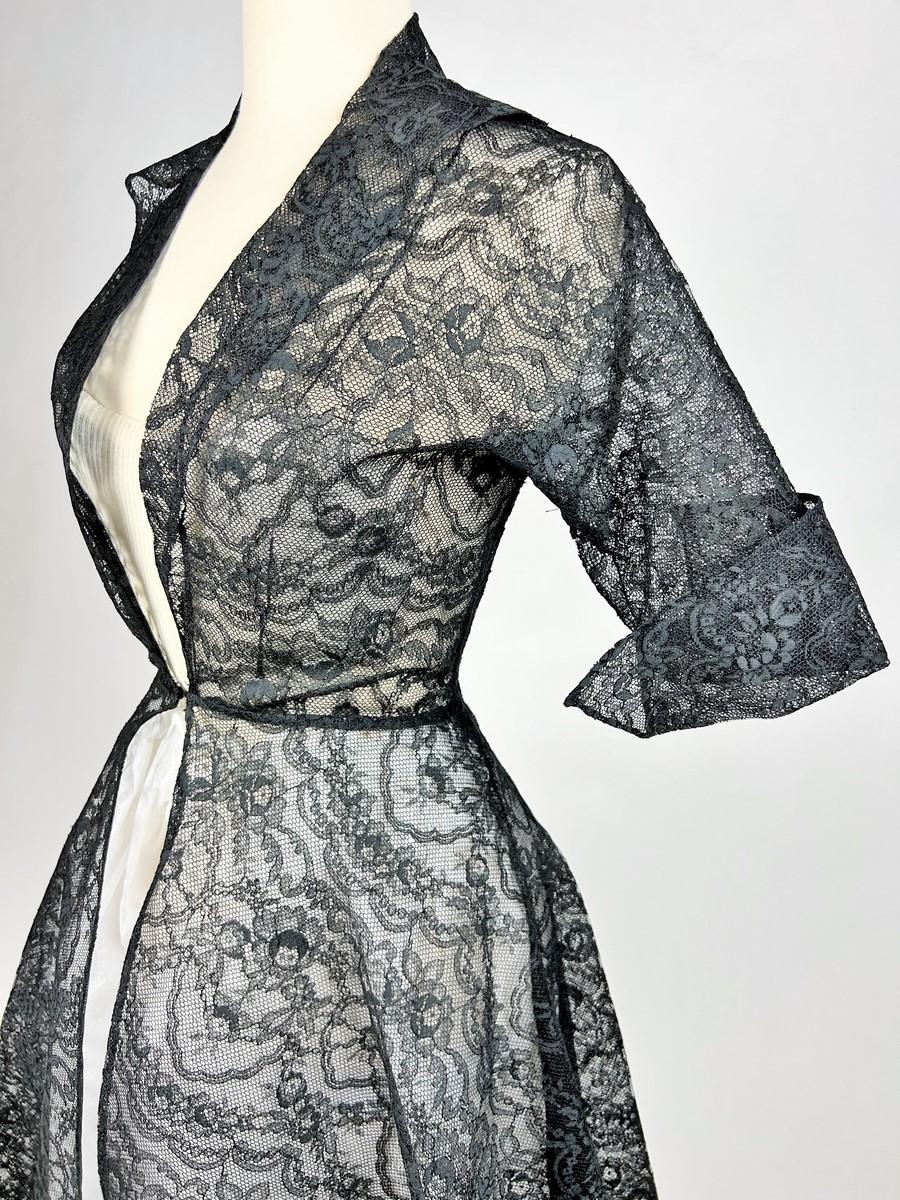 Cocktail dress in Calais lace by Germaine Lecomte Haute Couture Paris Circa 1950 For Sale 4