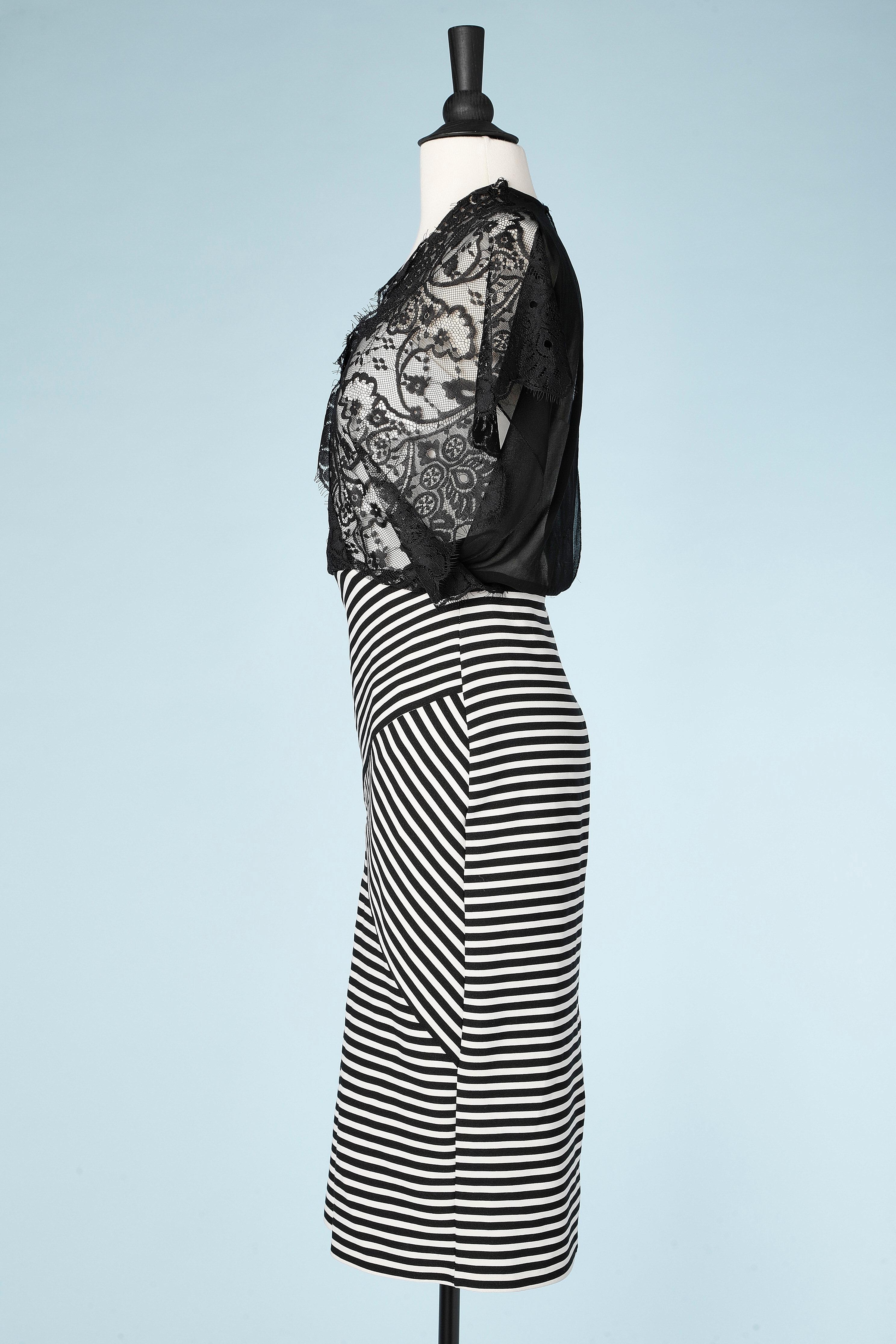 Robe de cocktail en dentelle et jupe rayée noire et blanche Romo Gigli « Plus »  Pour femmes en vente
