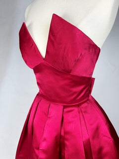 Cocktail dress in raspberry satin in the style of Christian Dior - Paris C. 1955