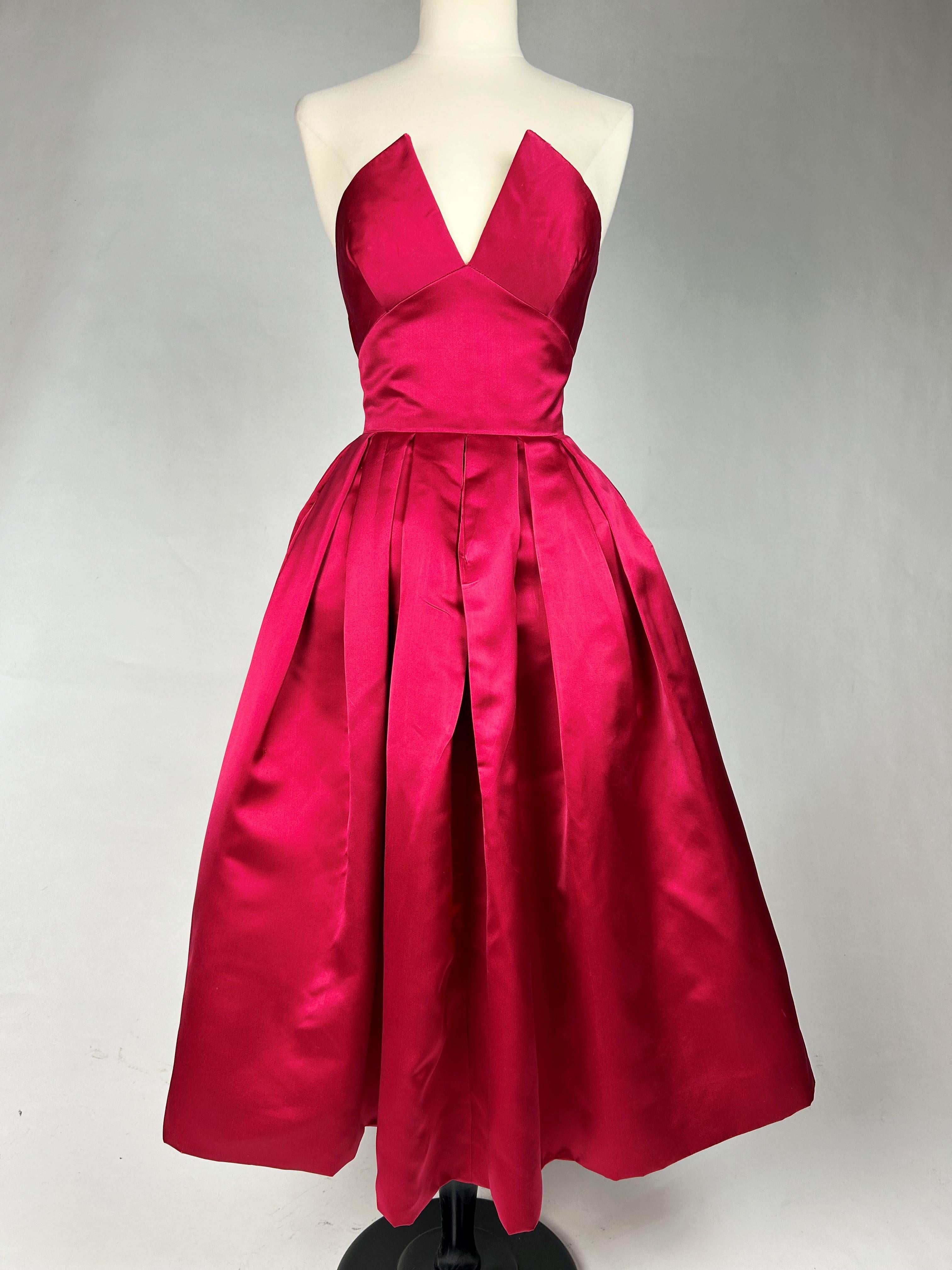 Cocktail dress in raspberry satin in the style of Christian Dior - Paris C. 1955 3