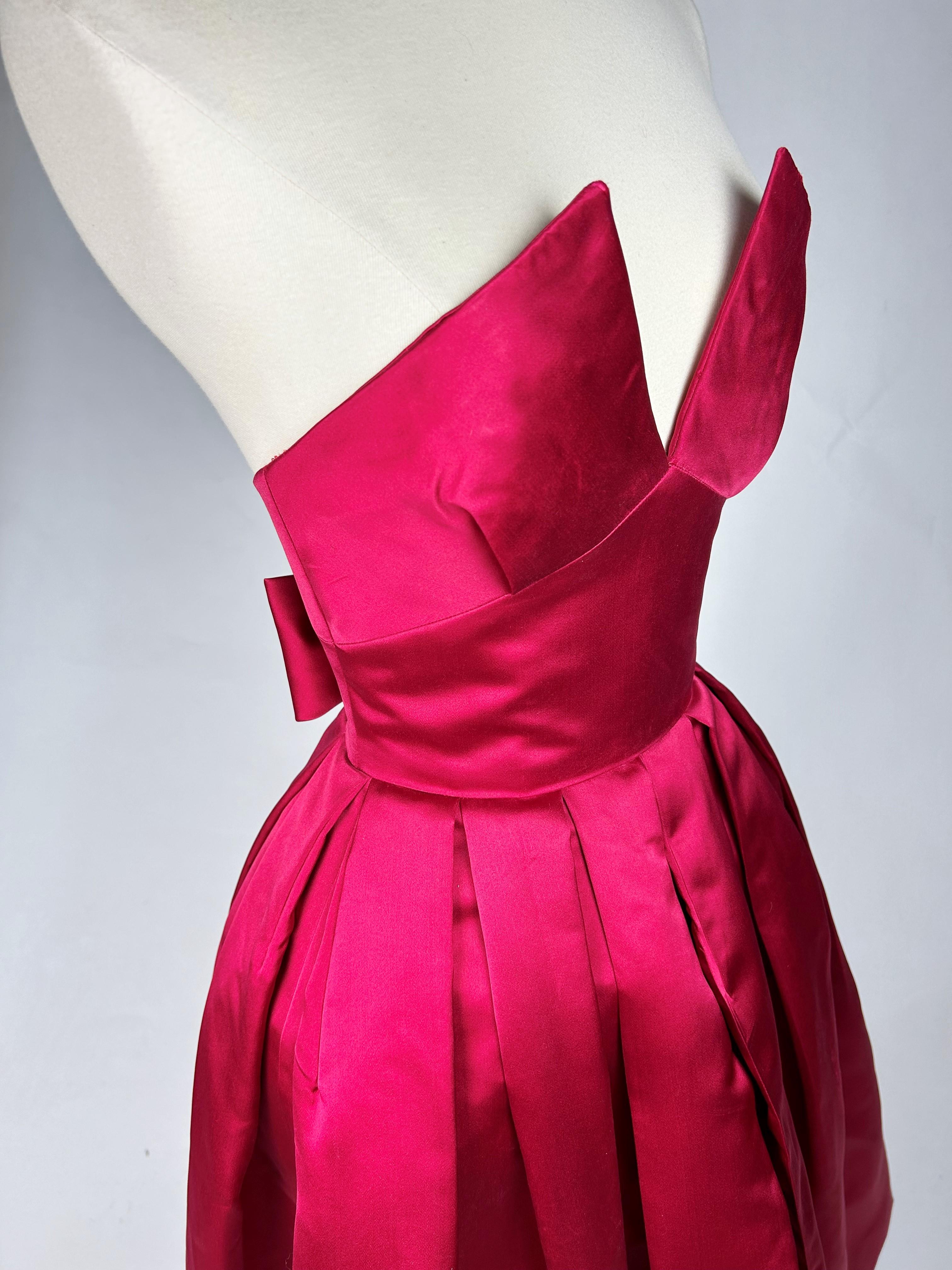 Cocktail dress in raspberry satin in the style of Christian Dior - Paris C. 1955 4