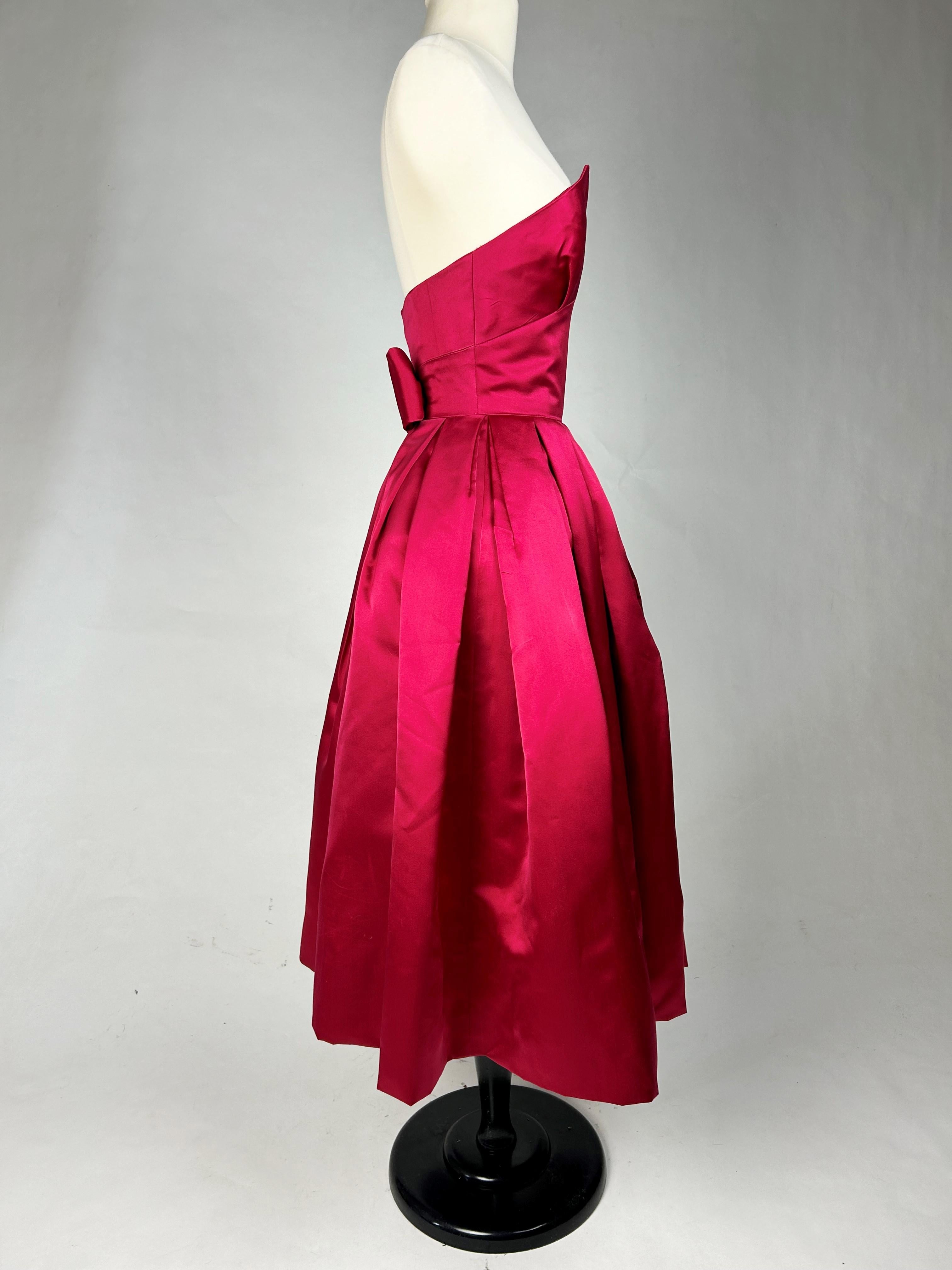 Cocktail dress in raspberry satin in the style of Christian Dior - Paris C. 1955 5