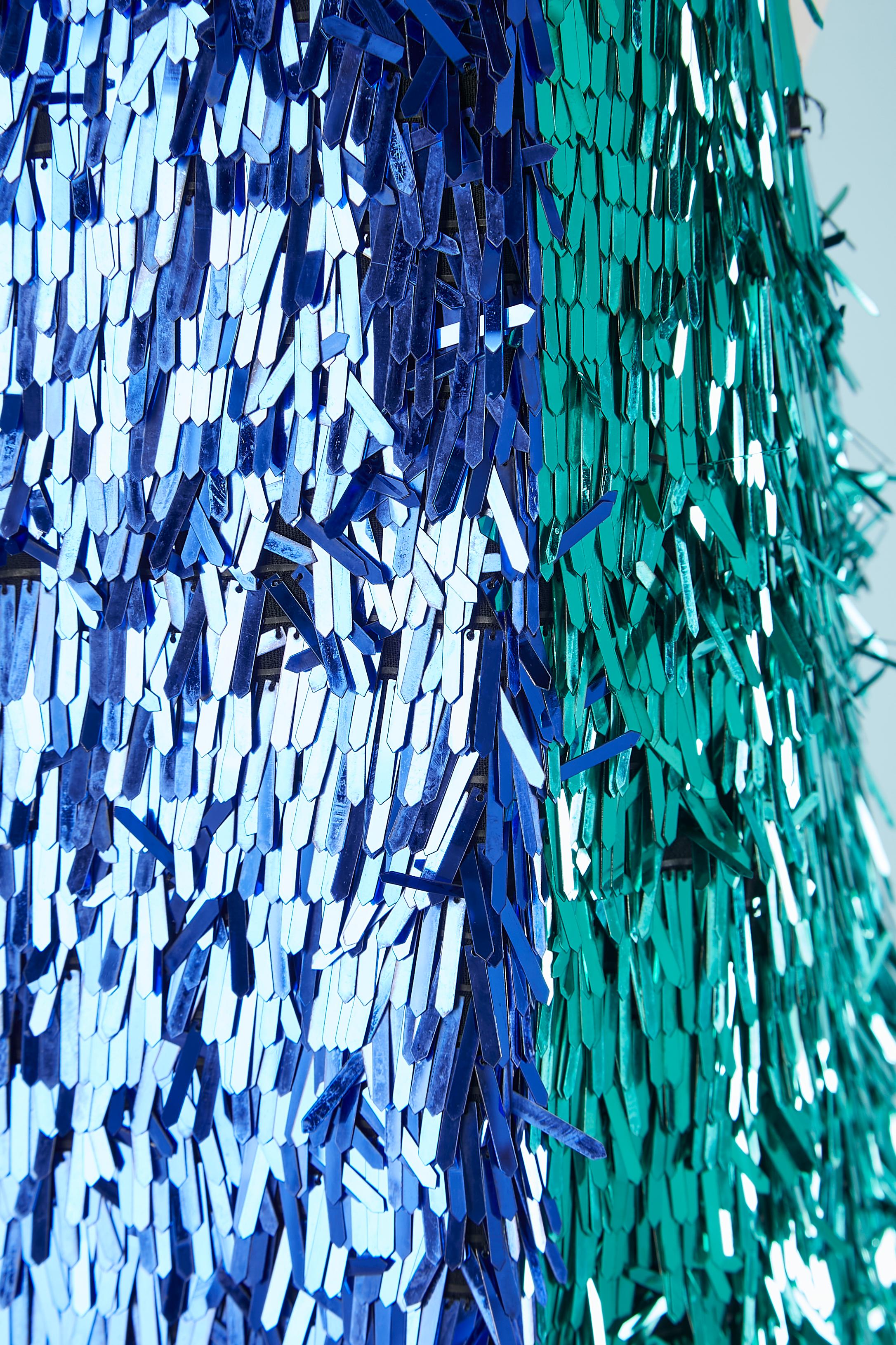 Violet Robe de cocktail à longs sequins bleus, verts et noirs VERSACE COLLECTION en vente