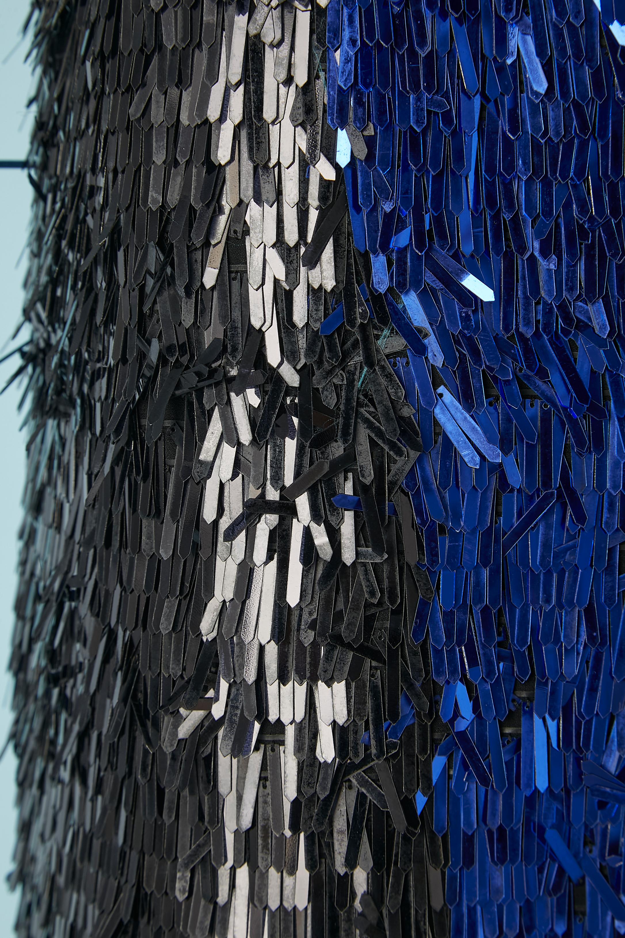 Robe de cocktail à longs sequins bleus, verts et noirs VERSACE COLLECTION Excellent état - En vente à Saint-Ouen-Sur-Seine, FR