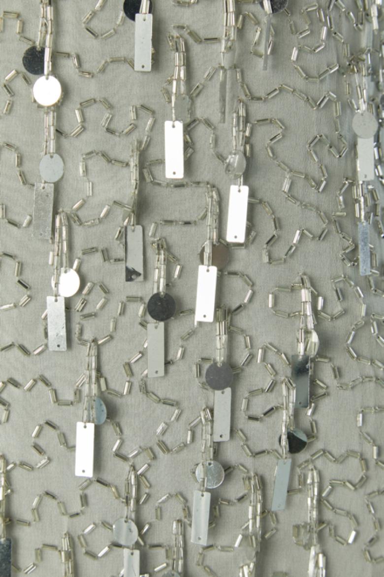 Grigio Abito da cocktail con perline e paillettes d'argento Oleg Cassini Black Tie by Oleg Cassini in vendita