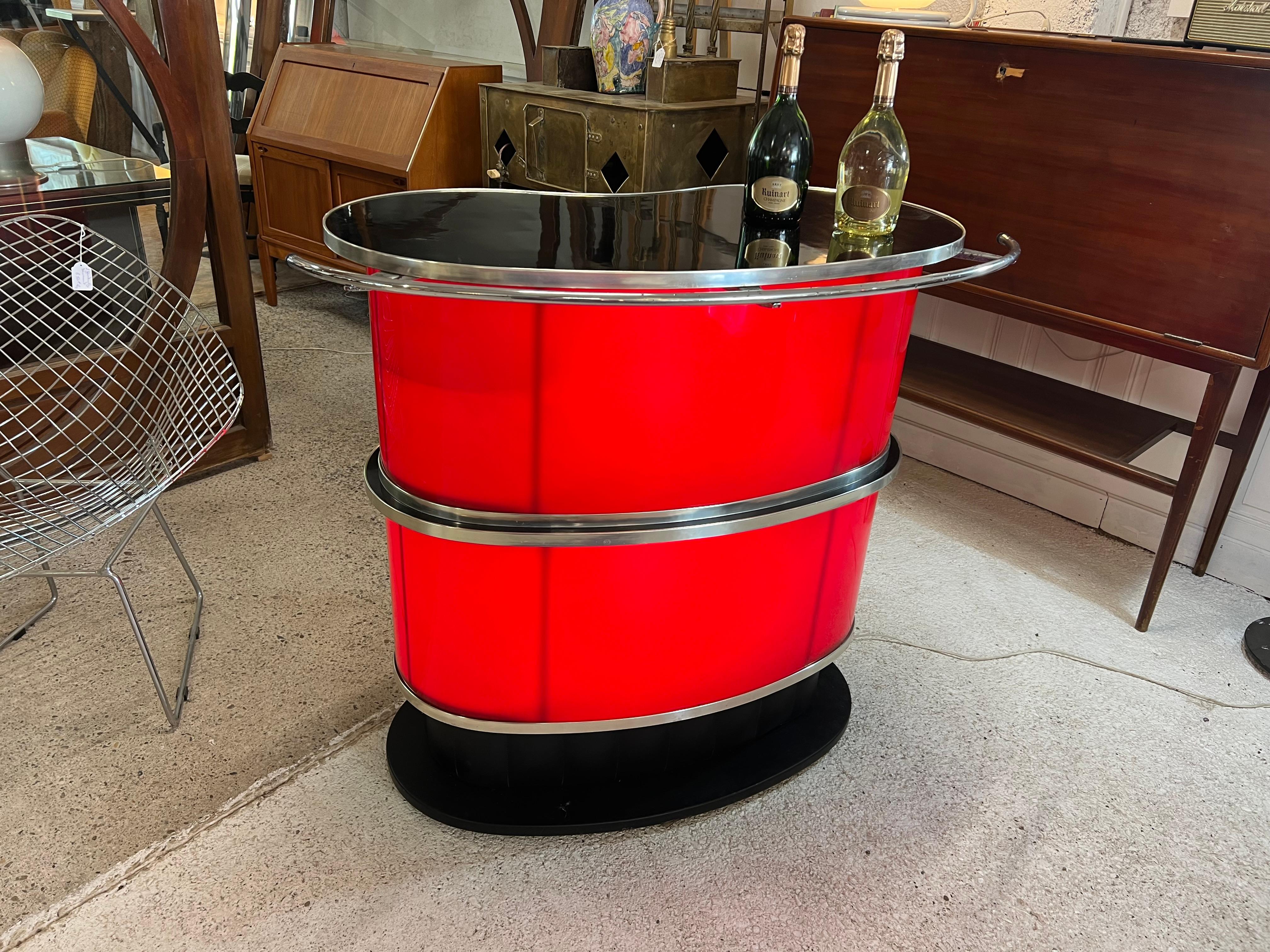 magnificent cocktail bar from the 50s, rounded and bright
it is made up of 4 sliding doors in red plexi which diffuse the light
the top doors are designed for glasses with pivoting compartments, and the 2 bottom doors are designed for bottles
the