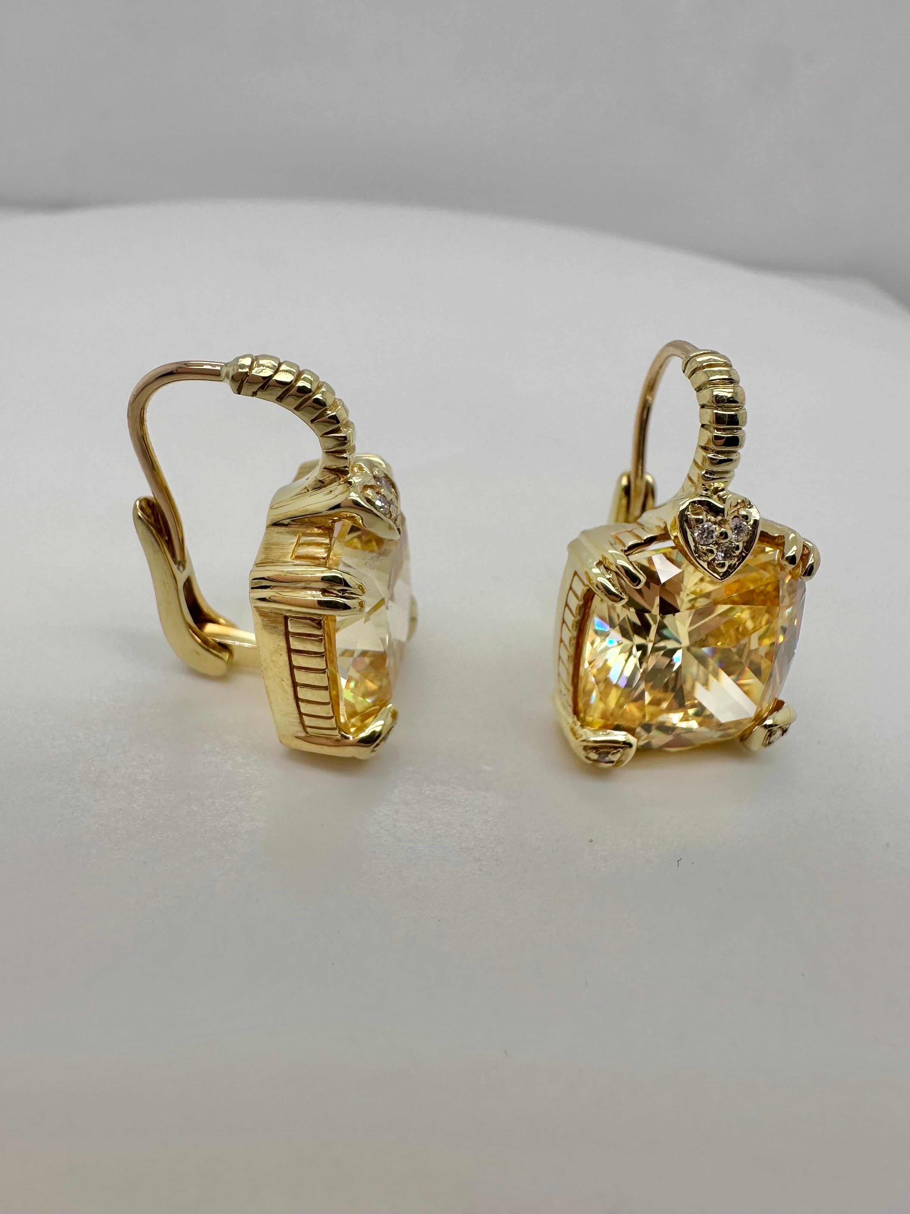 Cocktail earrings natural diamonds 18KT gold In New Condition For Sale In Boca Raton, FL