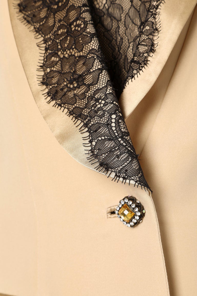 Completo da cocktail in seta beige e pizzo nero Luisa Spagnoli in