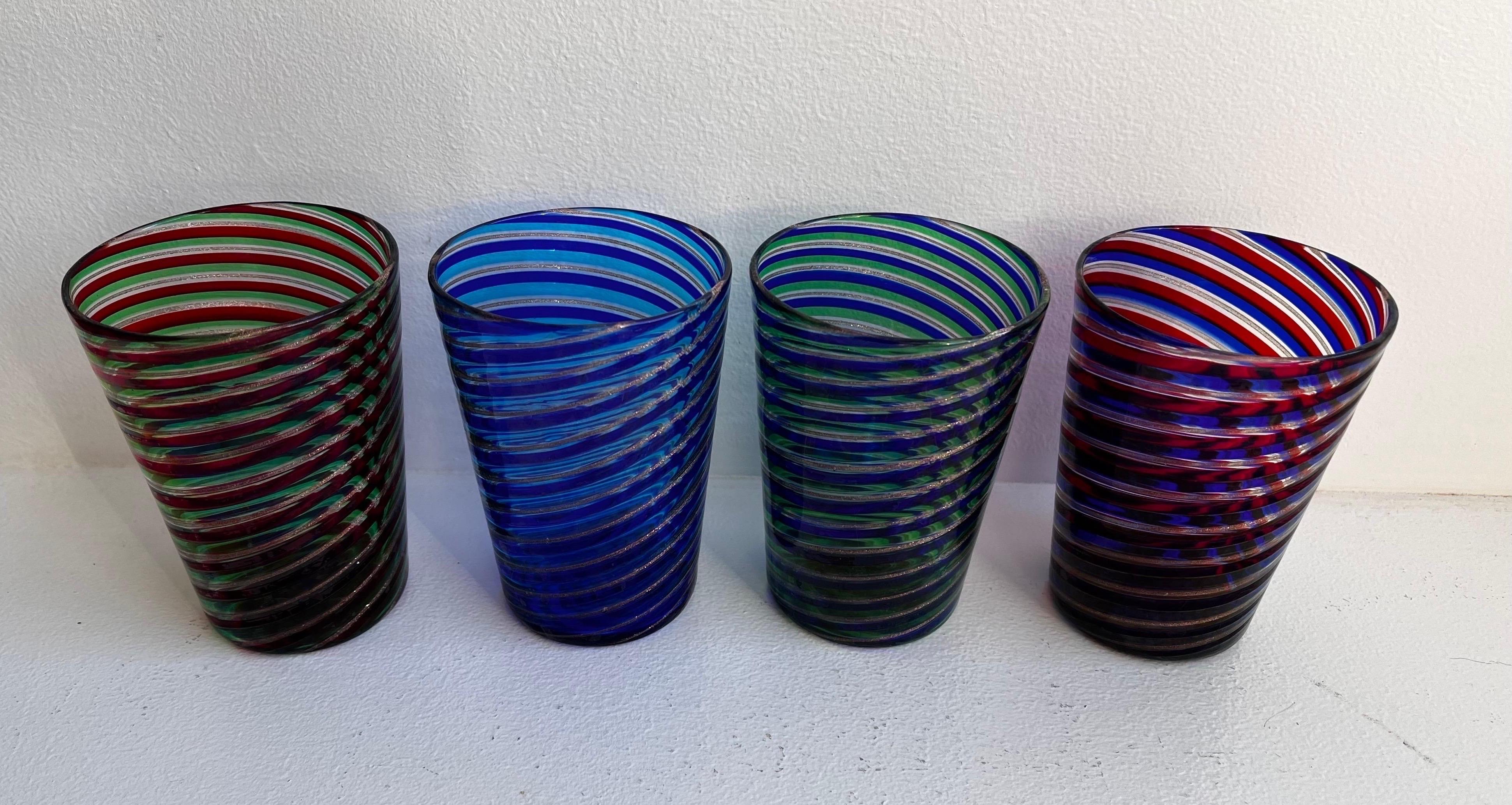 Quattro bicchieri da cocktail 
Murano / Italia
nello stile di Gio Ponti


1- verde / blu
2-verde/rosso
3-blu/rosso 
4-blu/azzurro

