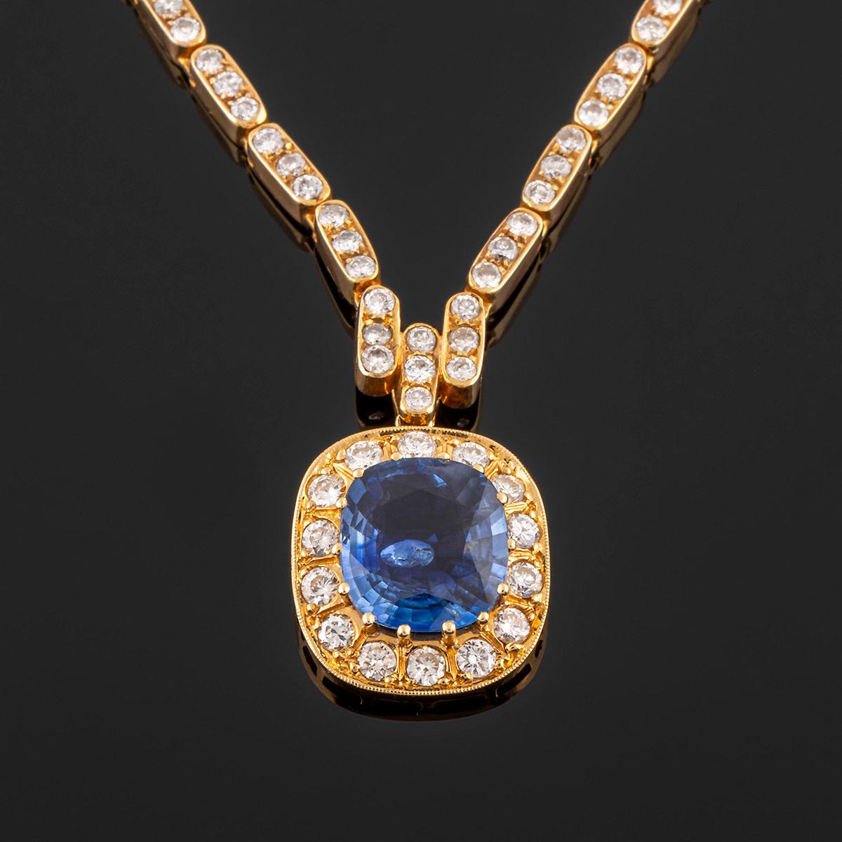 Modern Cocktail necklace in gold with sapphire and brilliant cut diamonds For Sale