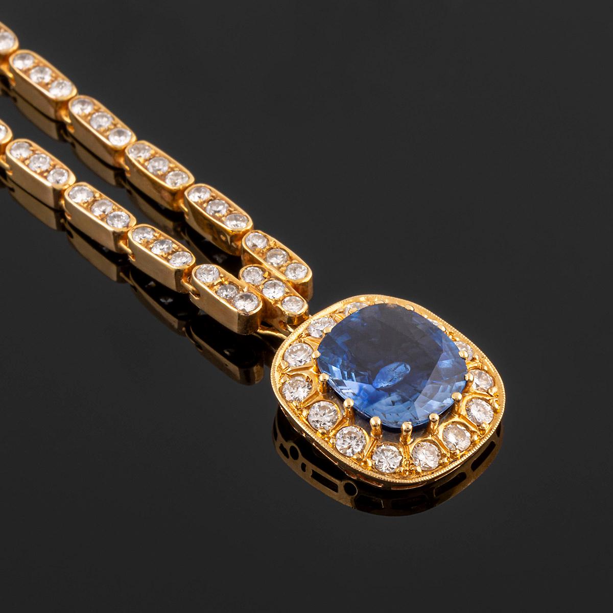 Brilliant Cut Cocktail necklace in gold with sapphire and brilliant cut diamonds For Sale