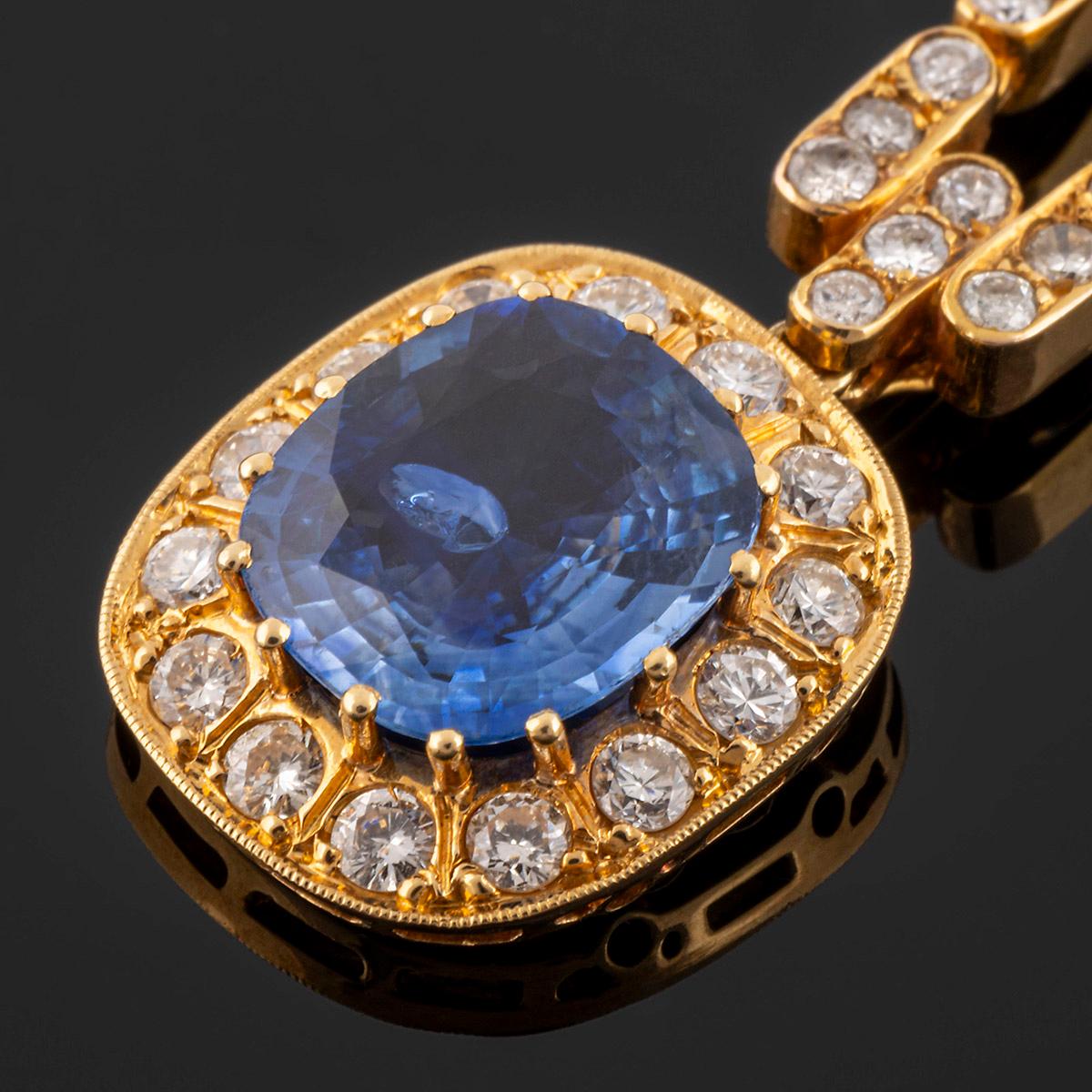 Women's Cocktail necklace in gold with sapphire and brilliant cut diamonds For Sale