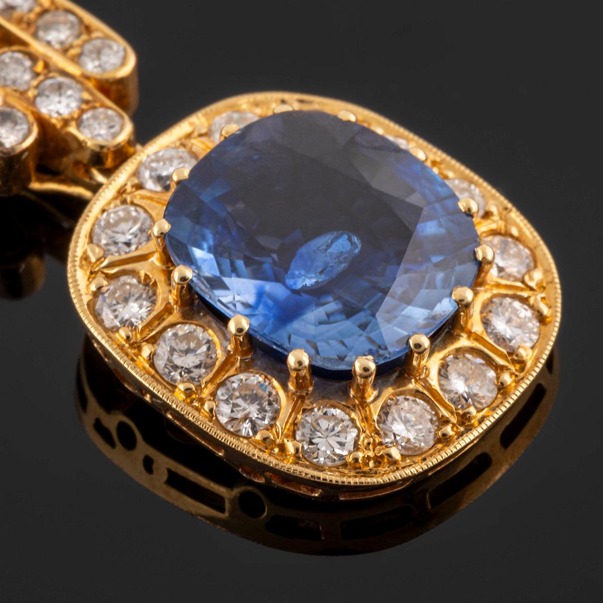 Cocktail necklace in gold with sapphire and brilliant cut diamonds For Sale 1