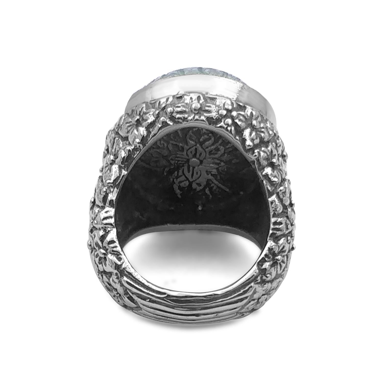 Anillo de cóctel de cristal de roca ovalado tallado sobre madreperla aguamarina Artesano en venta