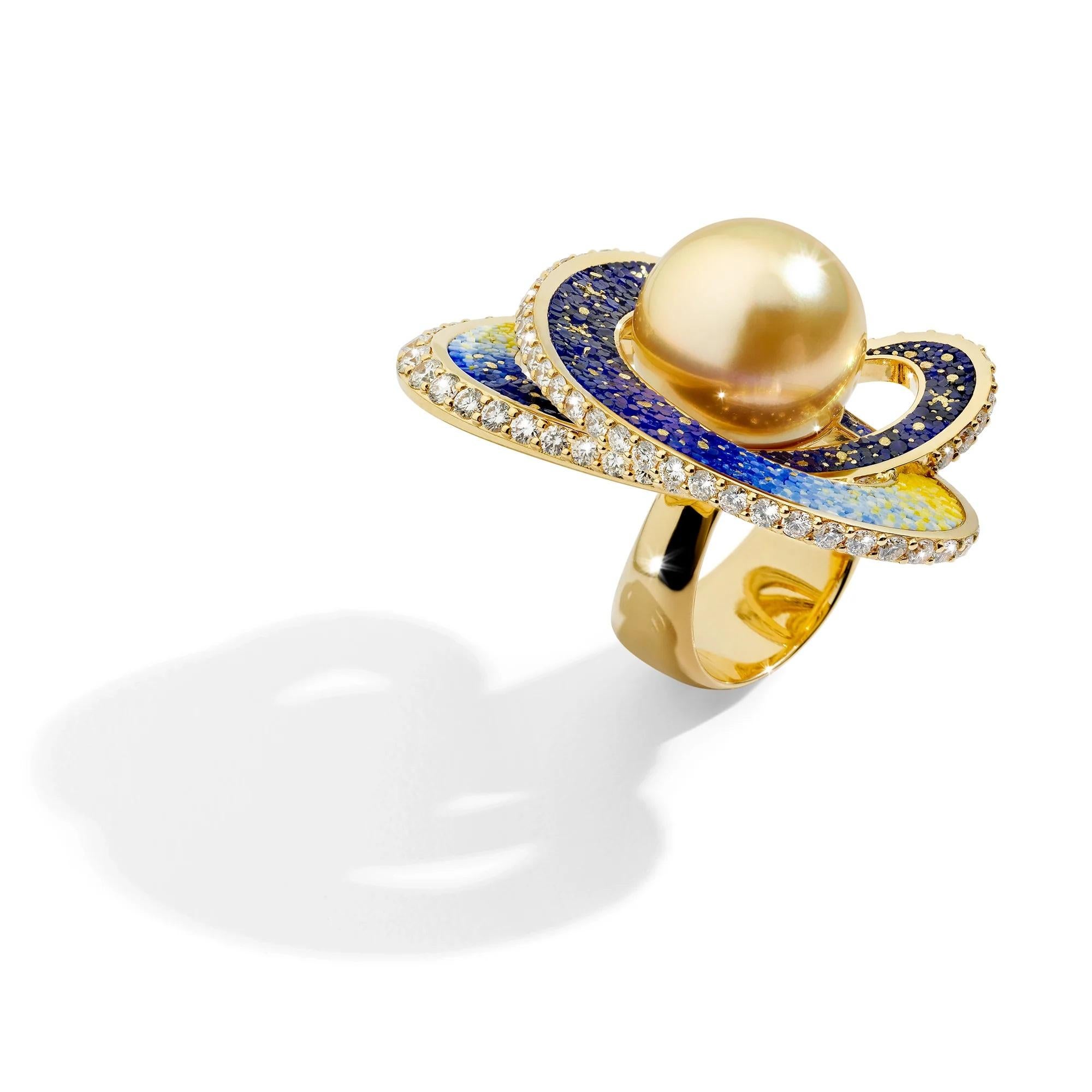 Experience a celestial awakening with the Saturno ring, a masterpiece that transports you to the wonders of the cosmos. 
At its heart, a mesmerizing Australian gold pearl, encircled by two saturnesque rings adorned with intricate micromosaics. 
Dark