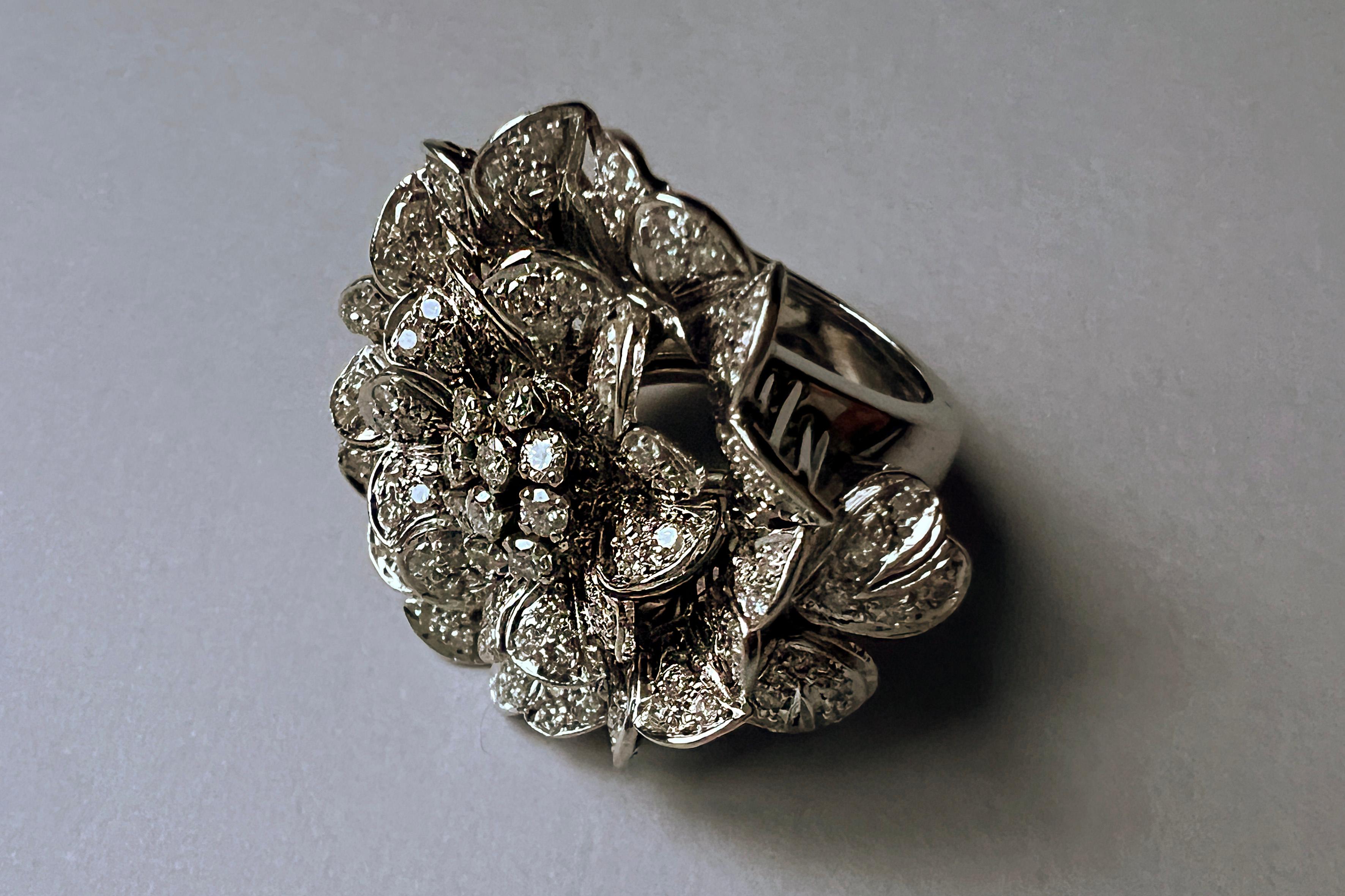 Retro cocktail grand size Petals ring. 18 kt polished white gold with brilliant-cut Diamonds for approximatly 3.65 ct.
Late fifties, made in Italy with Naples hallmarks from a goldsmith laboratory. A truly unique and original piece with a floral