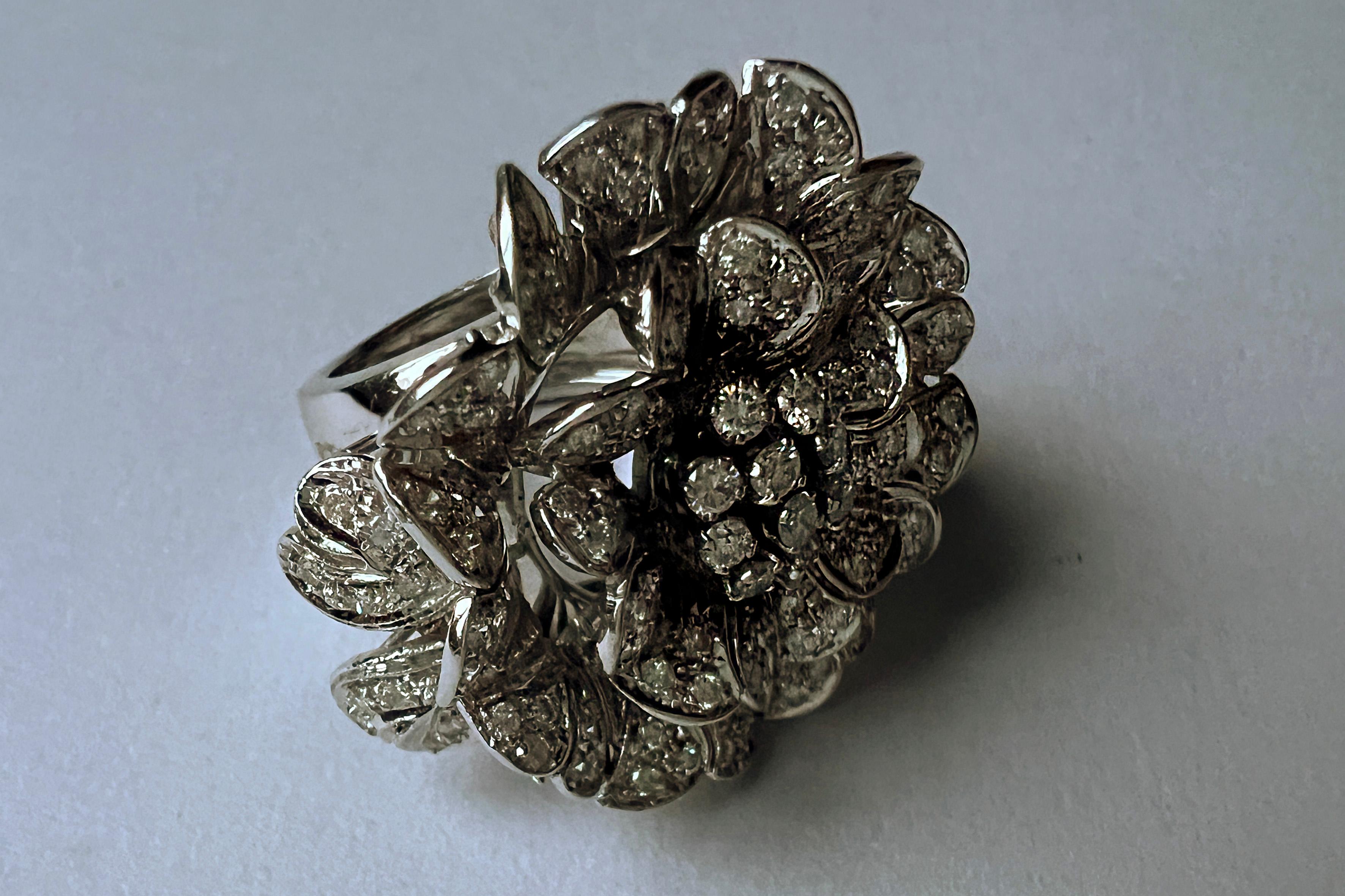 Cocktail Retro ring in 18kt. white gold gr. 28.80 with diamonds for ct. 3.65  In Excellent Condition For Sale In Milano, IT