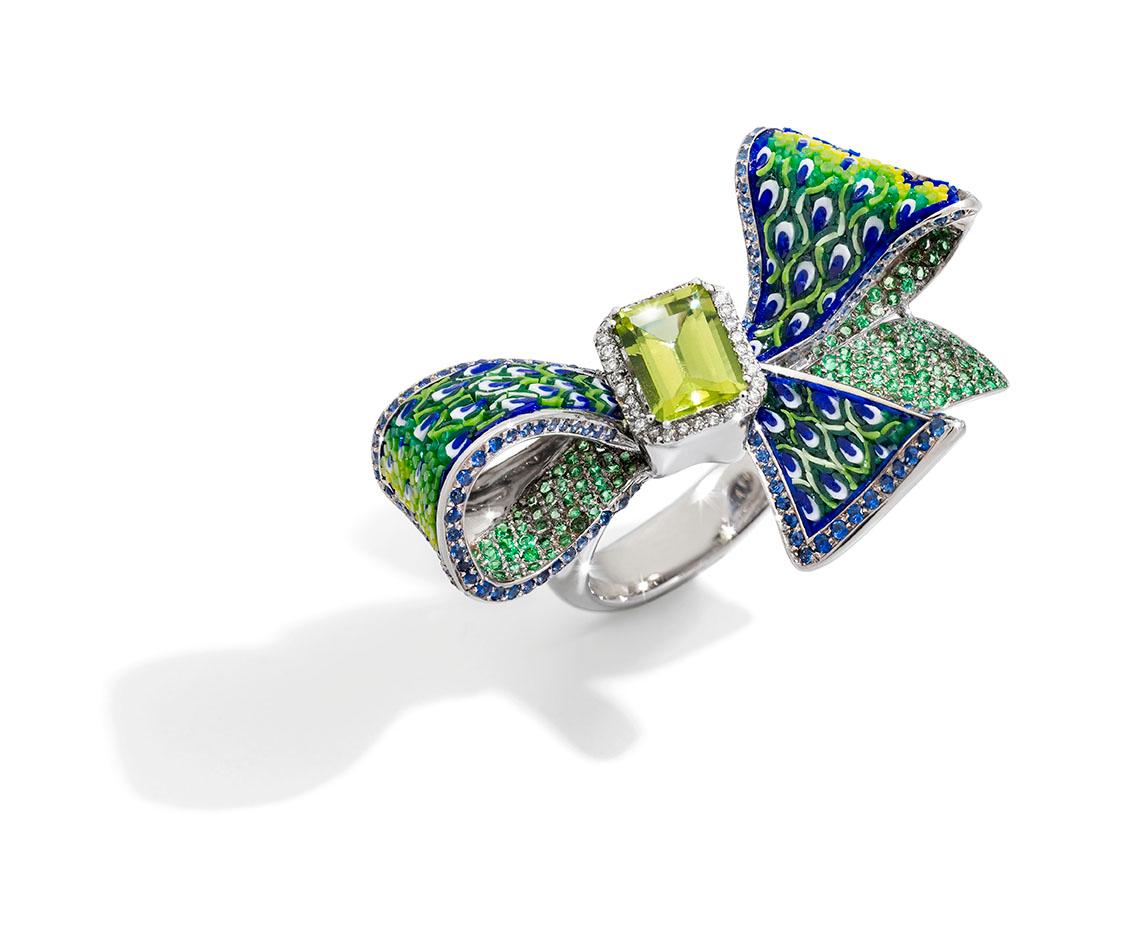 For Sale:  Cocktail Ribbon Ring Peridot White Gold White Diamonds Handdecorated Micromosaic 3