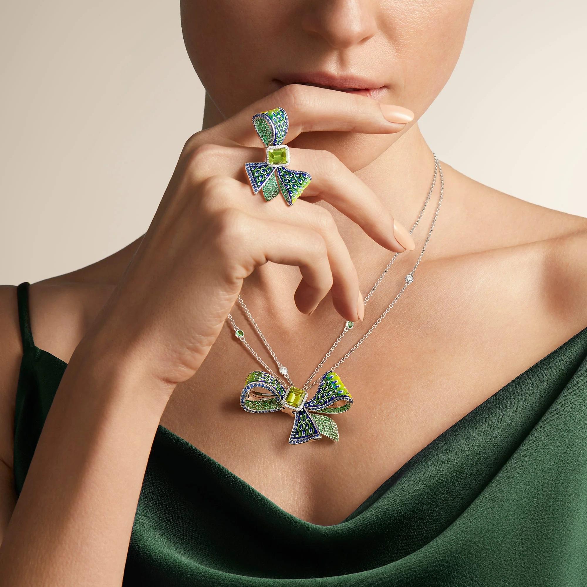 For Sale:  Cocktail Ribbon Ring with Peridot, White Gold, White Diamonds with Micromosaic 2