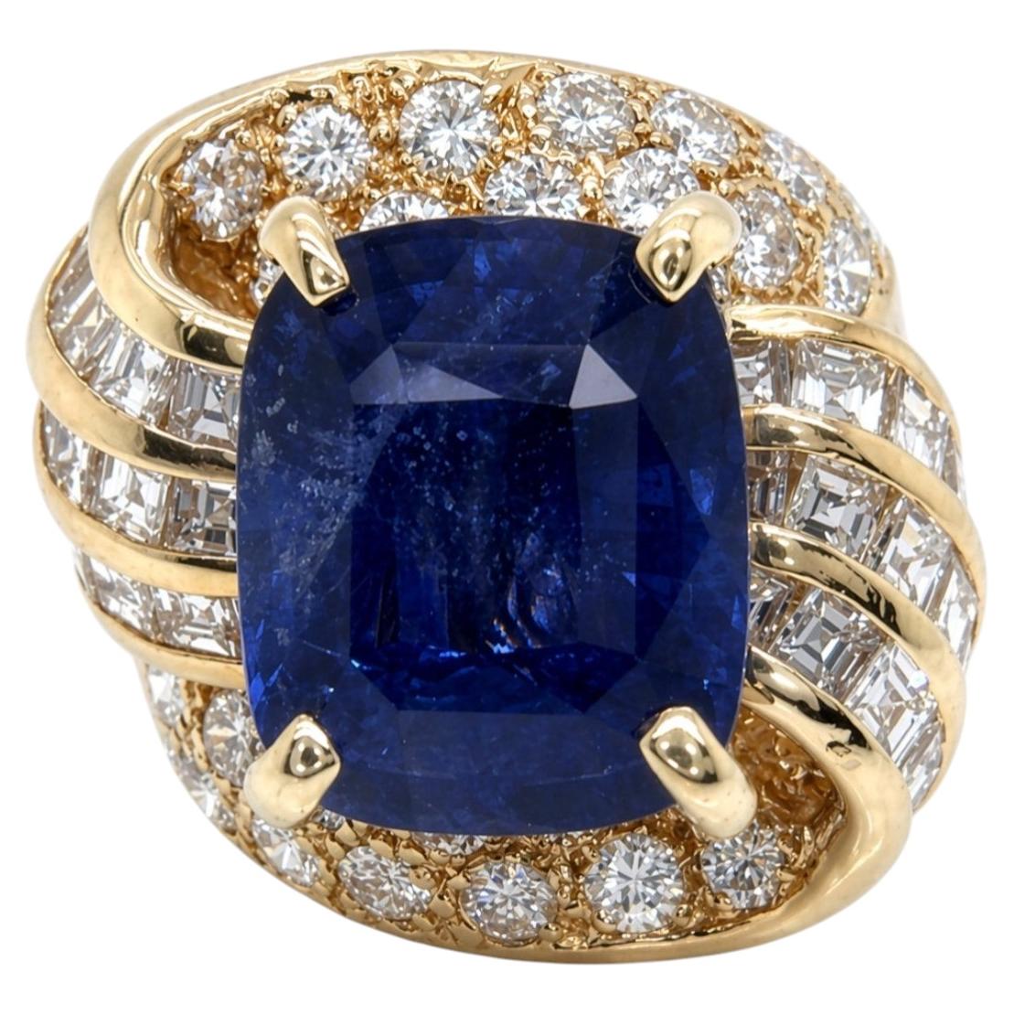 Anello COCKTAIL in oro giallo 14K con zaffiro blu a cuscino e diamanti da 8,91 carati