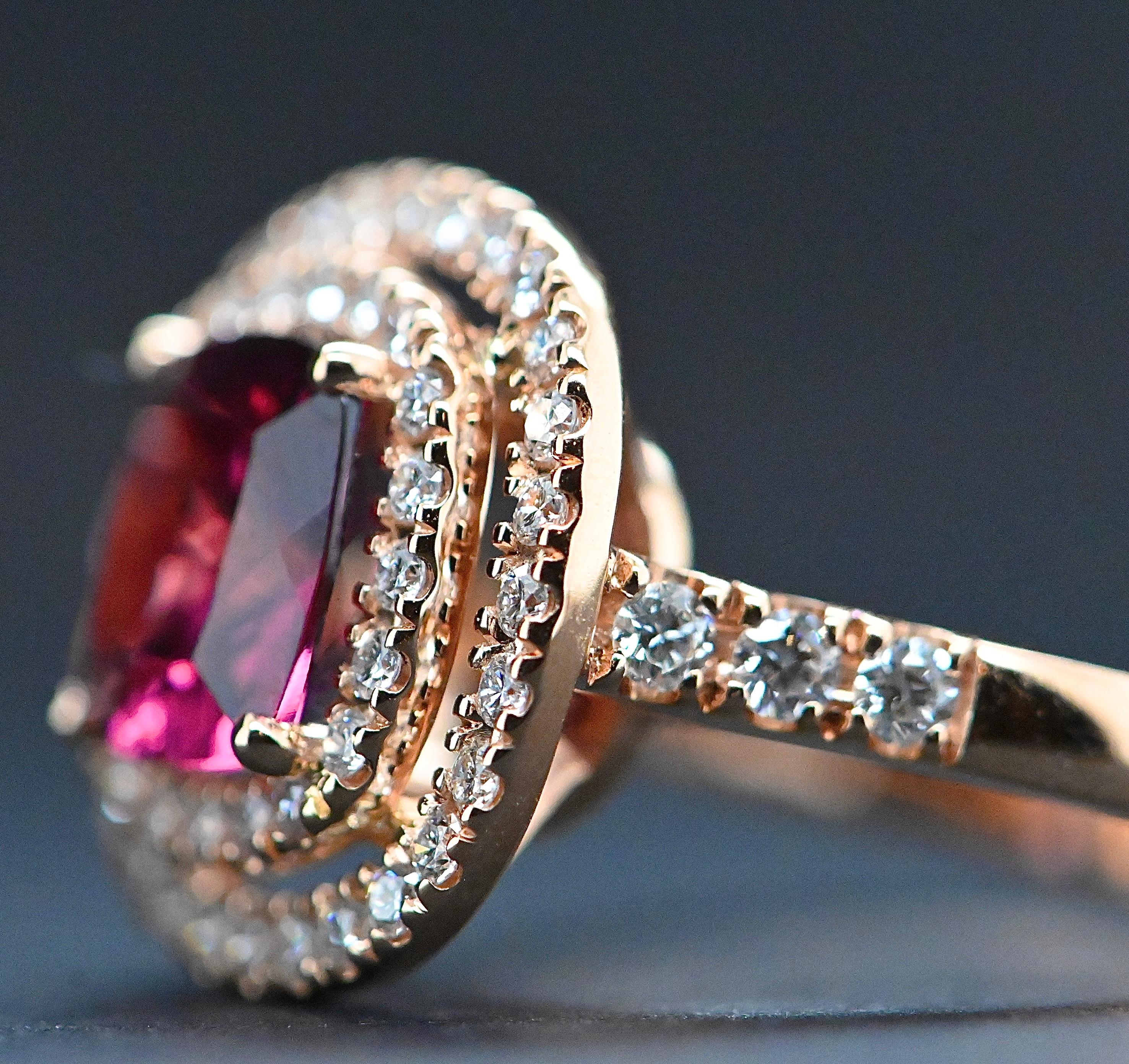 Taglio brillante Anello Cocktail in oro rosa 18 carati con rodolite e diamanti 0,640 carati in vendita