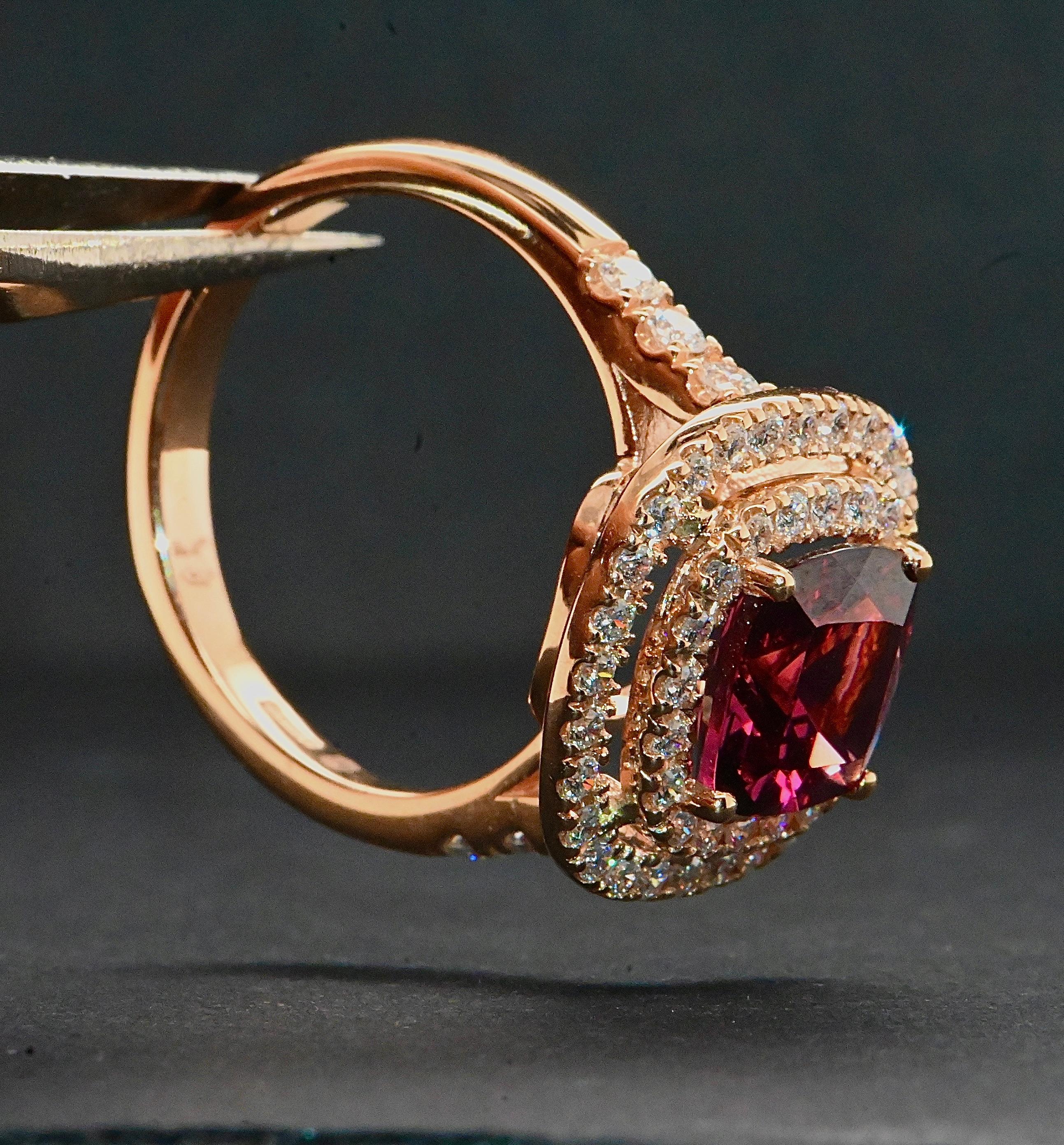 Anello Cocktail in oro rosa 18 carati con rodolite e diamanti 0,640 carati in vendita 1