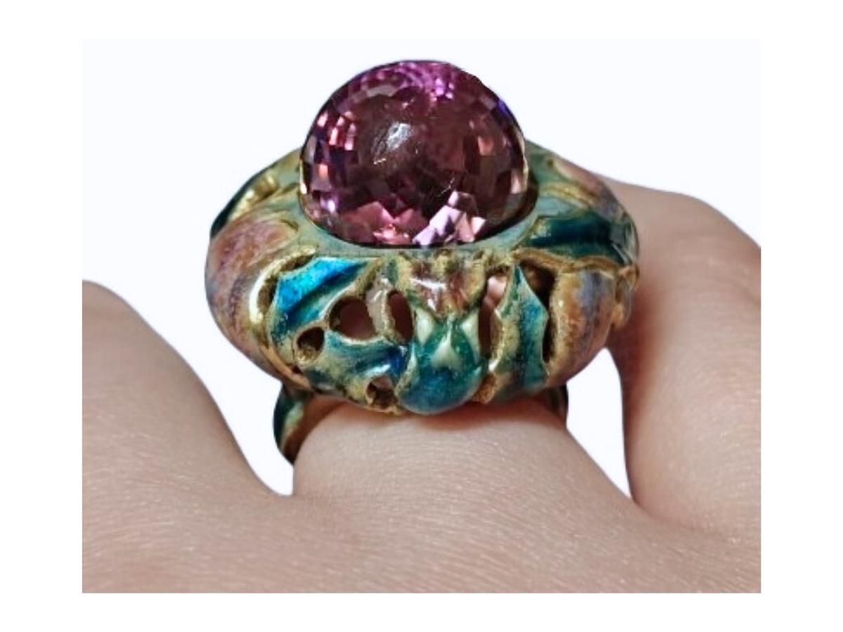 Anillo Cardo Violeta Oro Amarillo de 18 K con Amatista de 27,8 ct y Pinturas de Esmalte Caliente Artista en venta