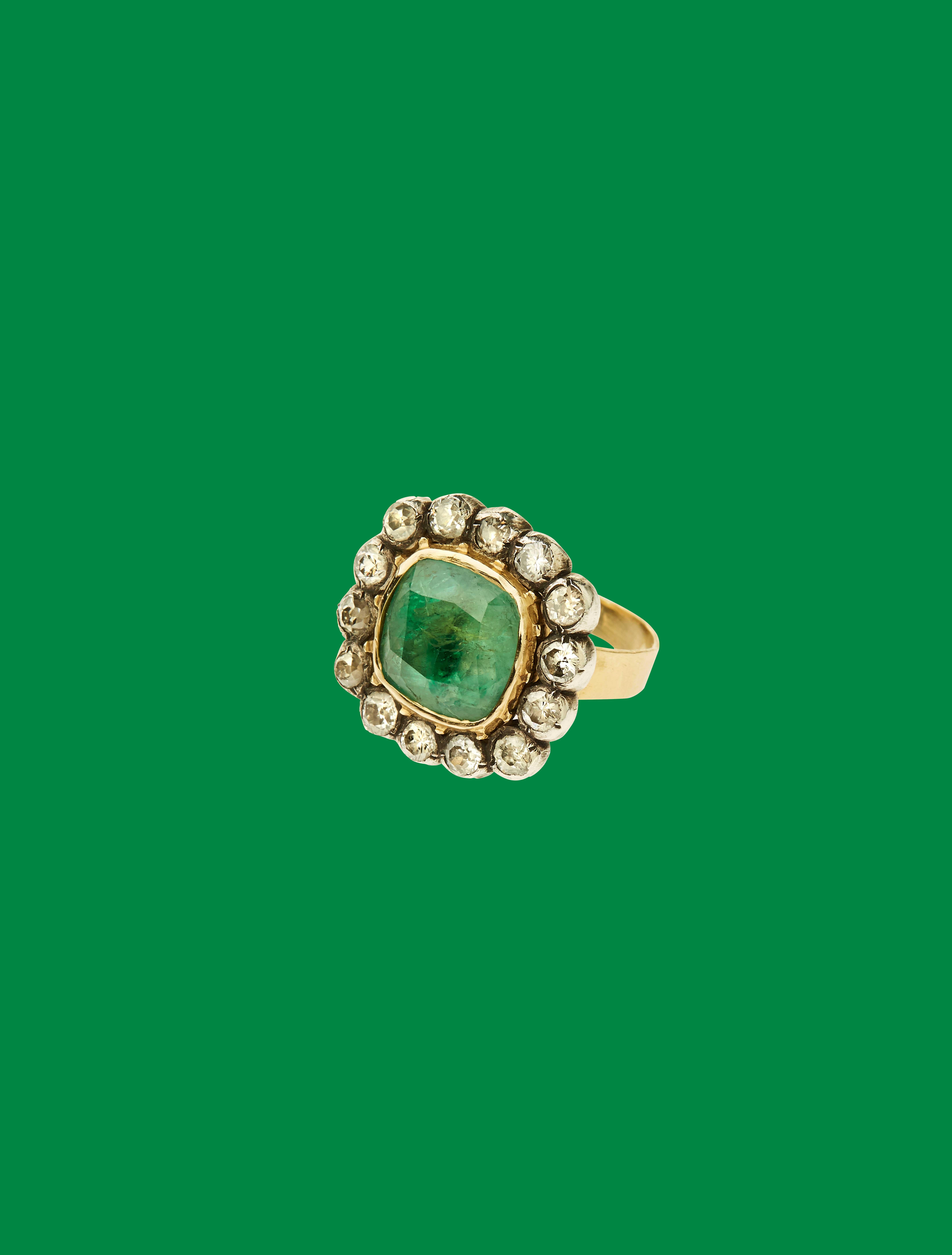 Women's or Men's Cocktail Ring 18k Gold with 5 Carat Emerald and 1.25 Carat Rose Cut Diamonds For Sale