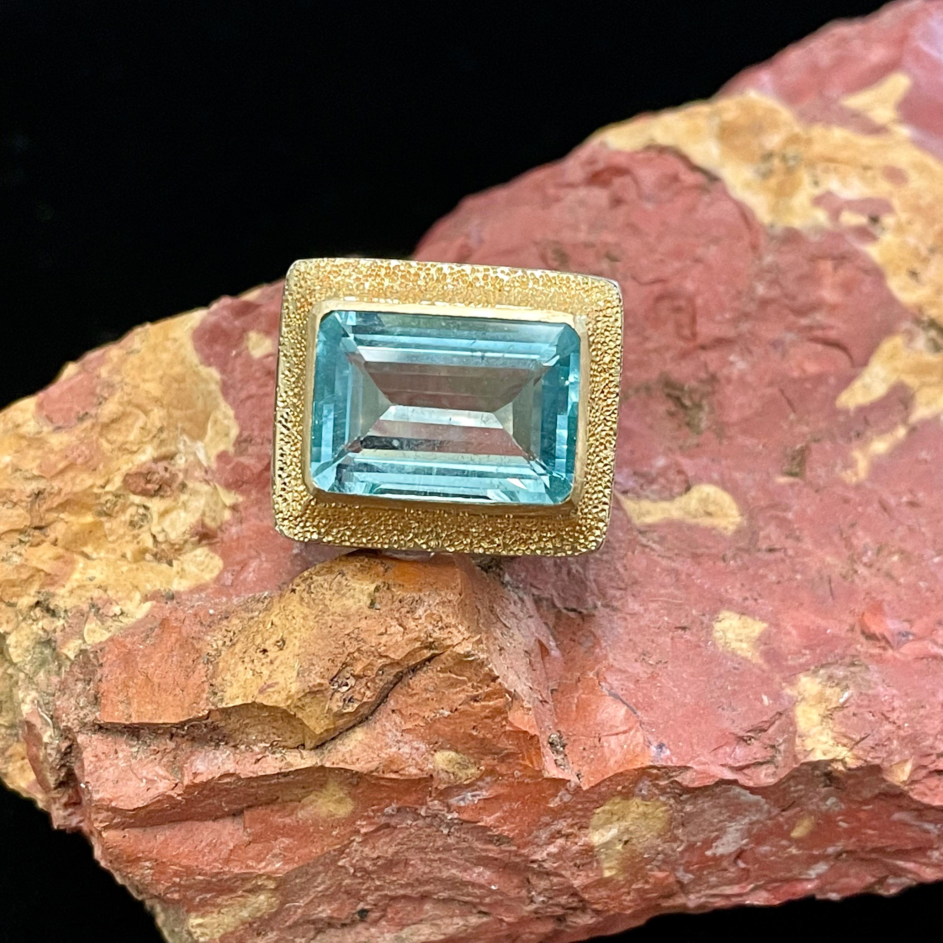 Anillo de cóctel Aguamarina de 7,4 quilates Plata de ley Oro de 18 quilates en venta 1