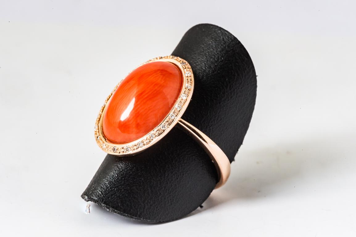 Discover this unique ring, featuring a harmonious marriage of coral and diamonds. This exquisite ring is set in 18-carat pink gold, adding a touch of warmth and sophistication to the ensemble.

At the centre of the ring is a sumptuous cabochon