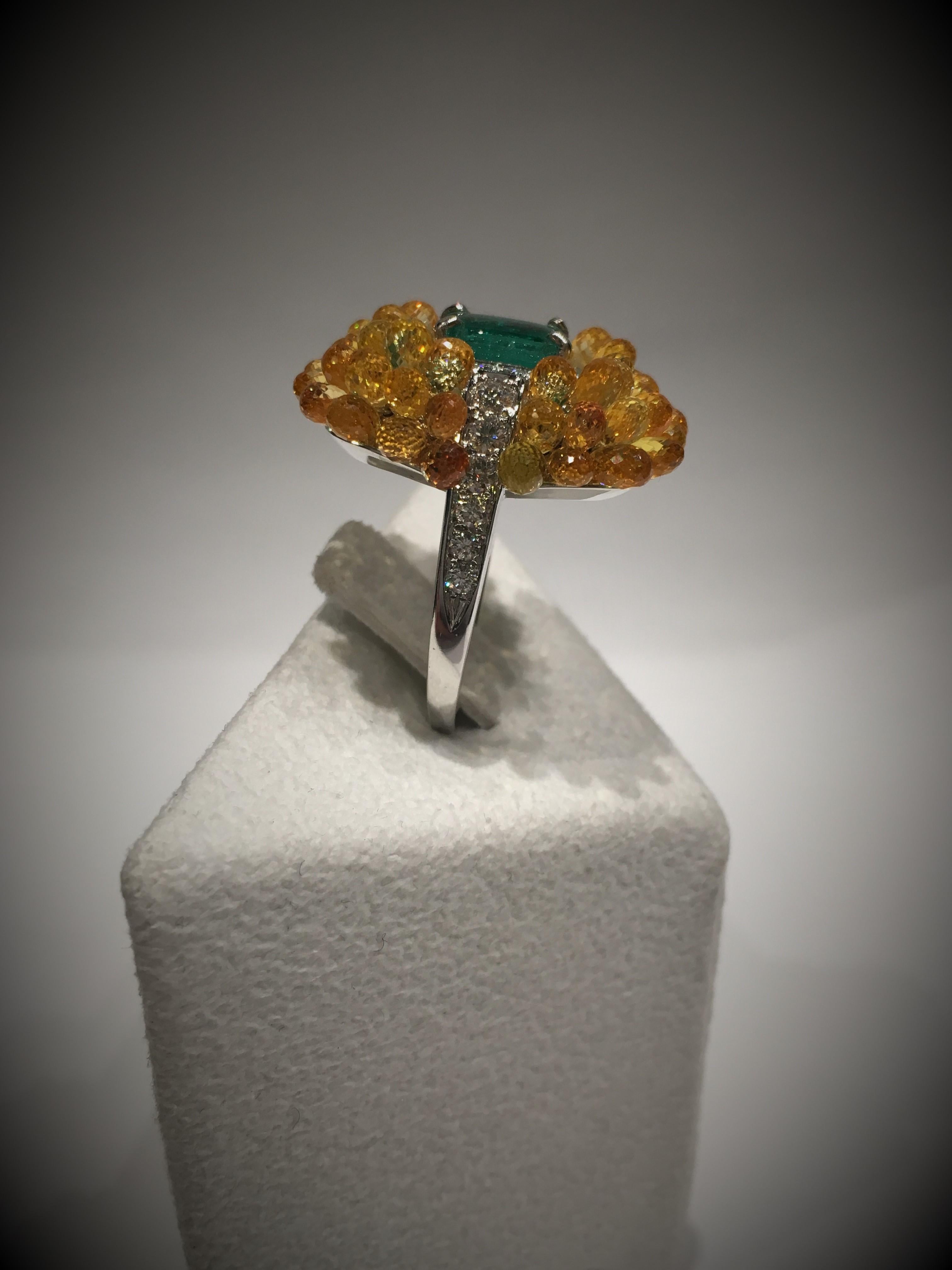 Diamond Cocktail Ring 2.09 Ct Cut Emerald and Briolette Cut Yellow Sapphires In New Condition For Sale In Milan, IT
