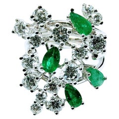 Vintage Cocktail Ring Emerald Pear and Diamond Brilliant Cut White Gold 18 Karat