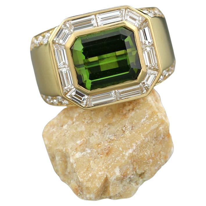 Contemporary Cocktail Ring Green Tourmaline Diamonds 6.09 Carat Solid 18 Karat Yellow Gold For Sale