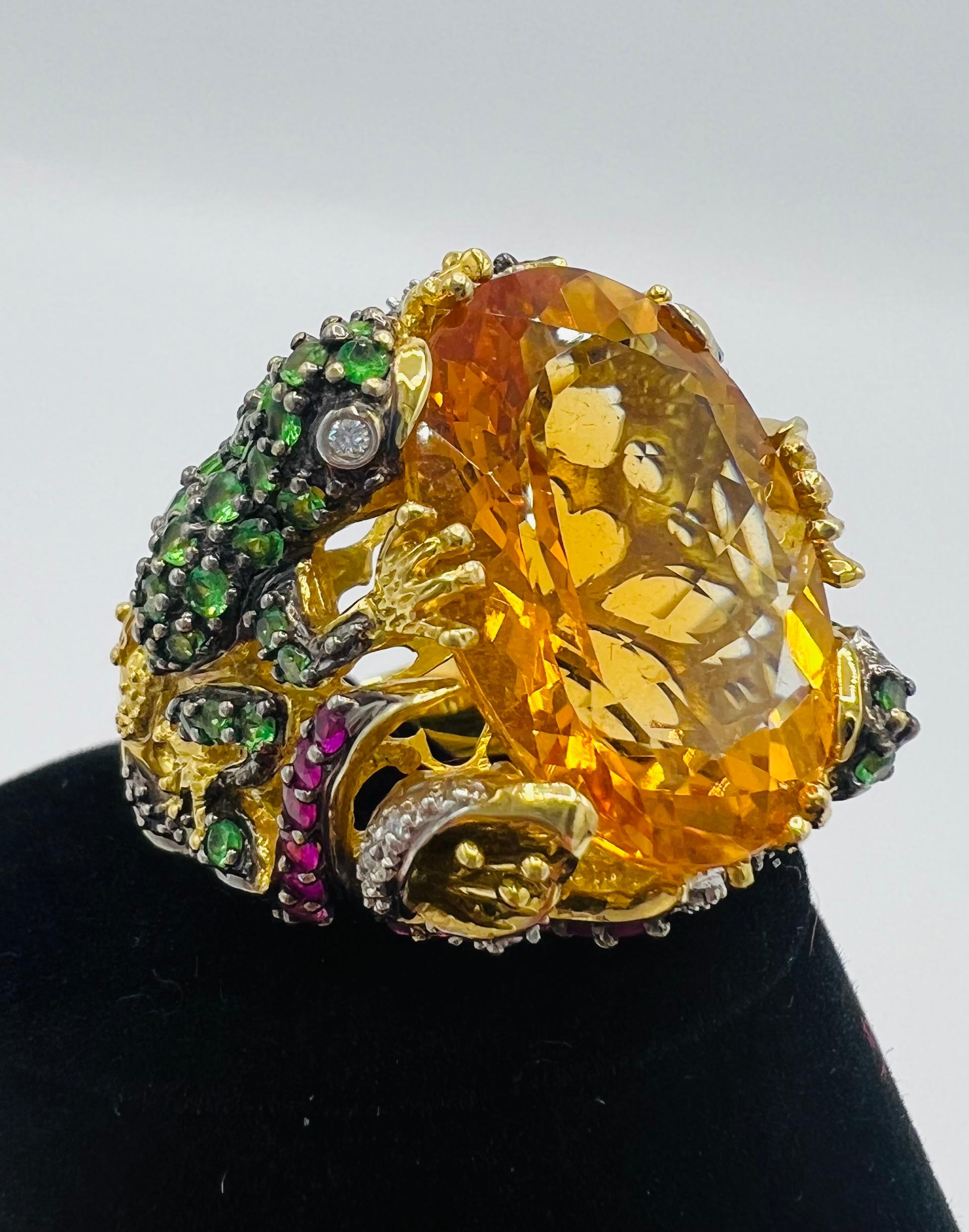 Oval Cut Cocktail ring in 18 carat gold set with a superb citrine