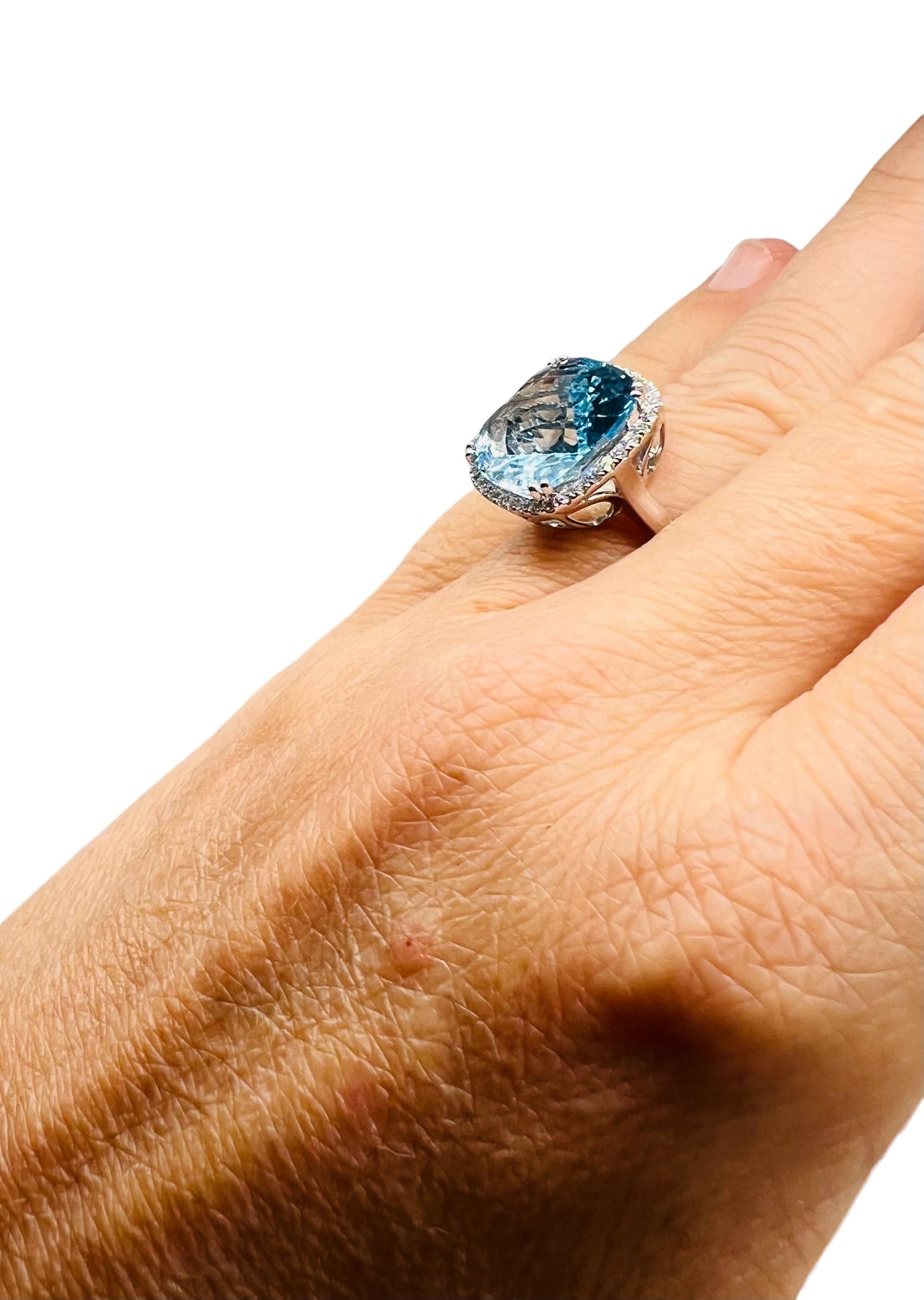 Artisan Cocktail ring in 18-carat white gold, blue topaz and diamonds