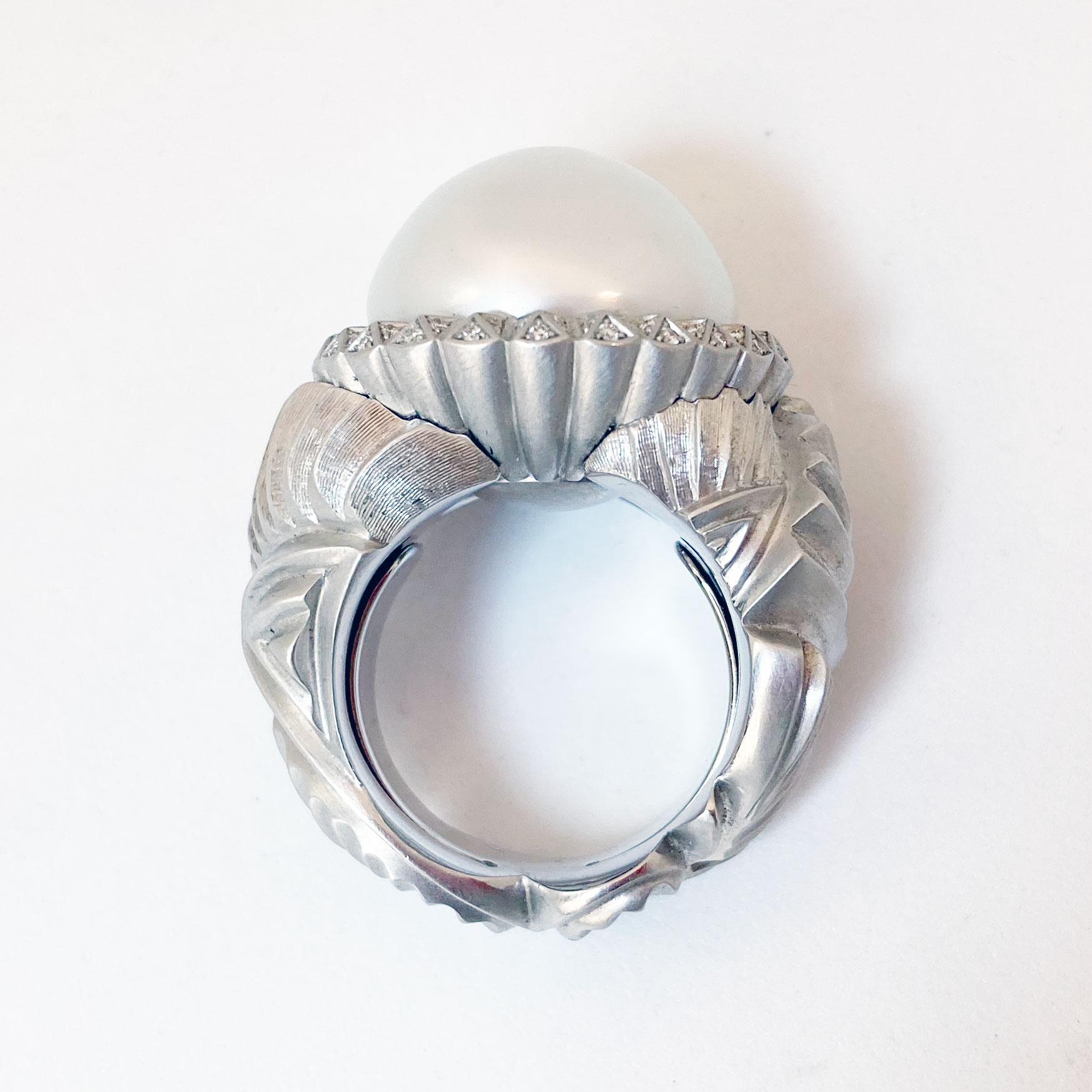 Retro Cocktail Ring in 18 Karat White Gold with White Southsea Pearl and Diamonds For Sale