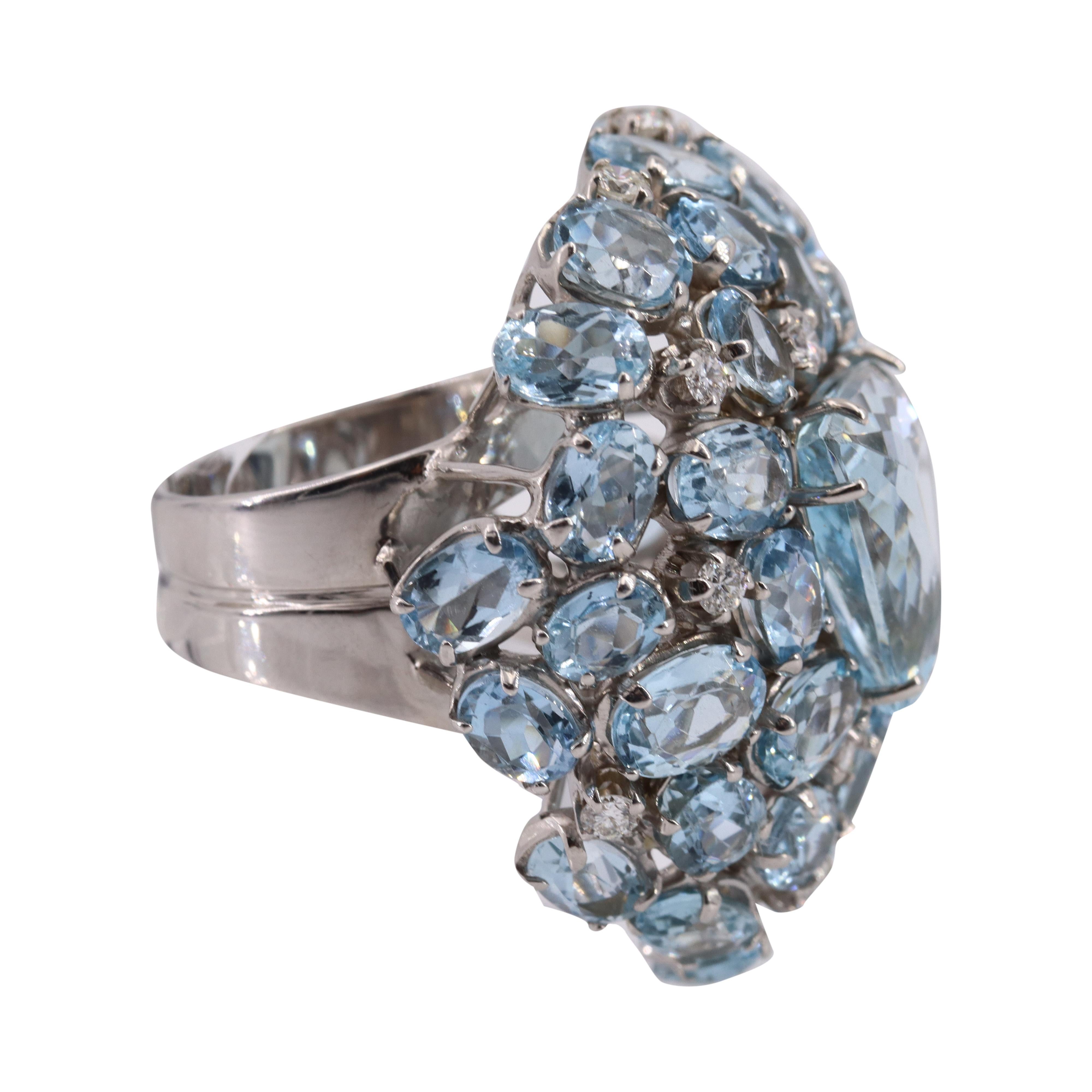 Cocktail-Ring aus 18 Karat Gold mit 35,4 Karat Aquamarinen und Diamanten (Zeitgenössisch) im Angebot