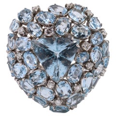 Anillo de cóctel en oro de 18 quilates con 35,4 qt de aguamarinas y diamantes