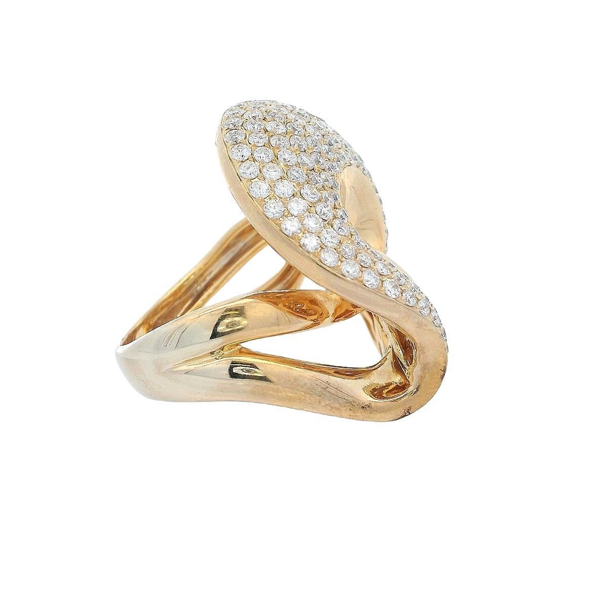 Round Cut Cocktail Ring in 18kt yellow Gold with 3.00 CTW in Diamonds