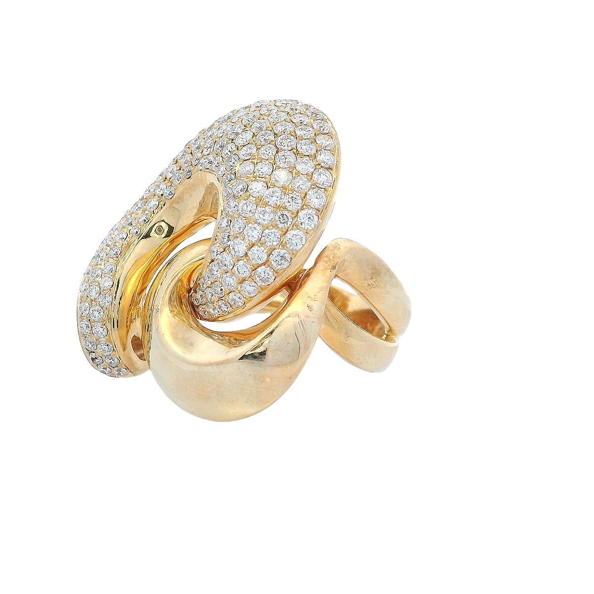 Cocktail Ring in 18kt yellow Gold with 3.00 CTW in Diamonds In Excellent Condition In Aventura, FL
