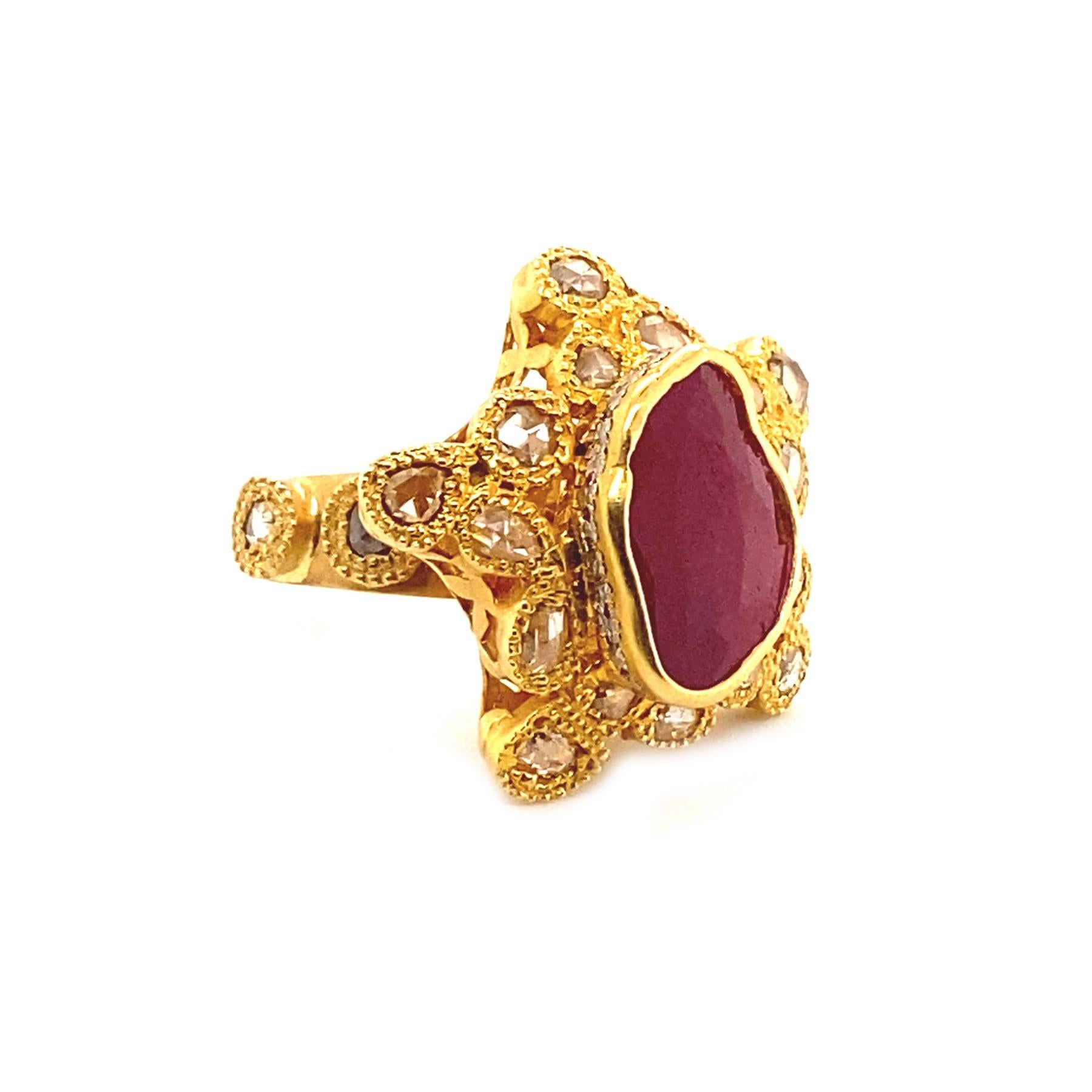 Cocktail Ring in 20K Yellow Gold with 4.08-carat Ruby and Diamonds In New Condition For Sale In Secaucus, NJ